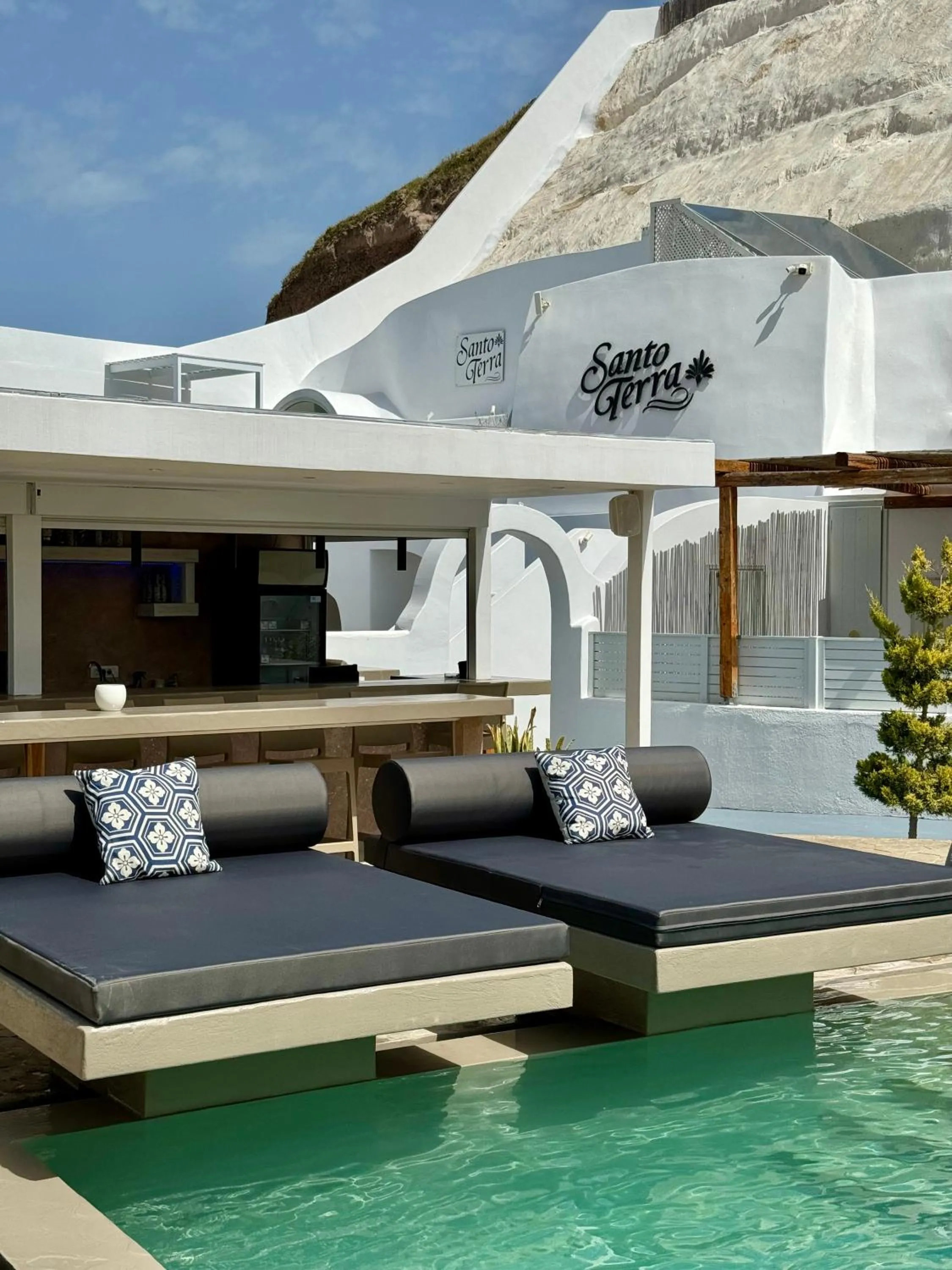 Santoterra Antigua Suites