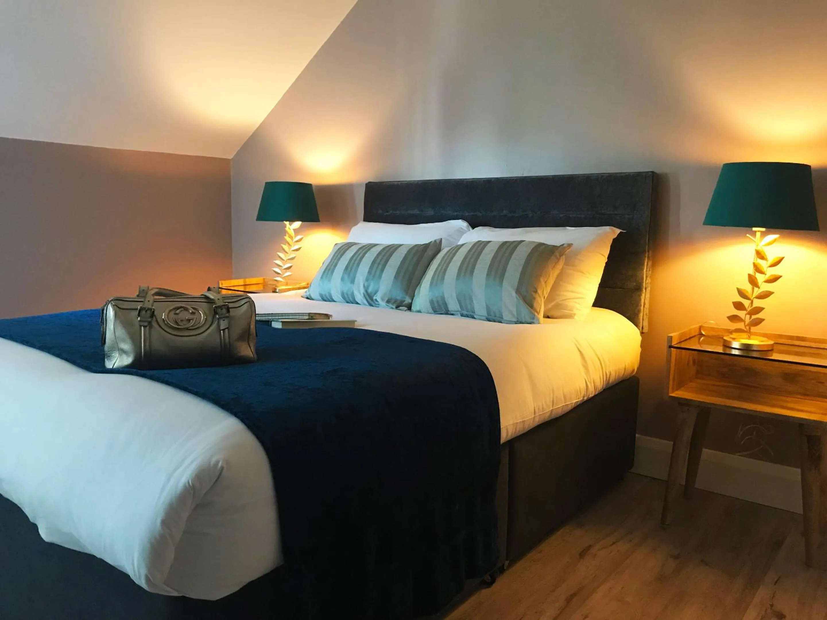 Bedroom, Bed in Titanic Guest 4 Star Boutique- Tourism NI certified- Free parking