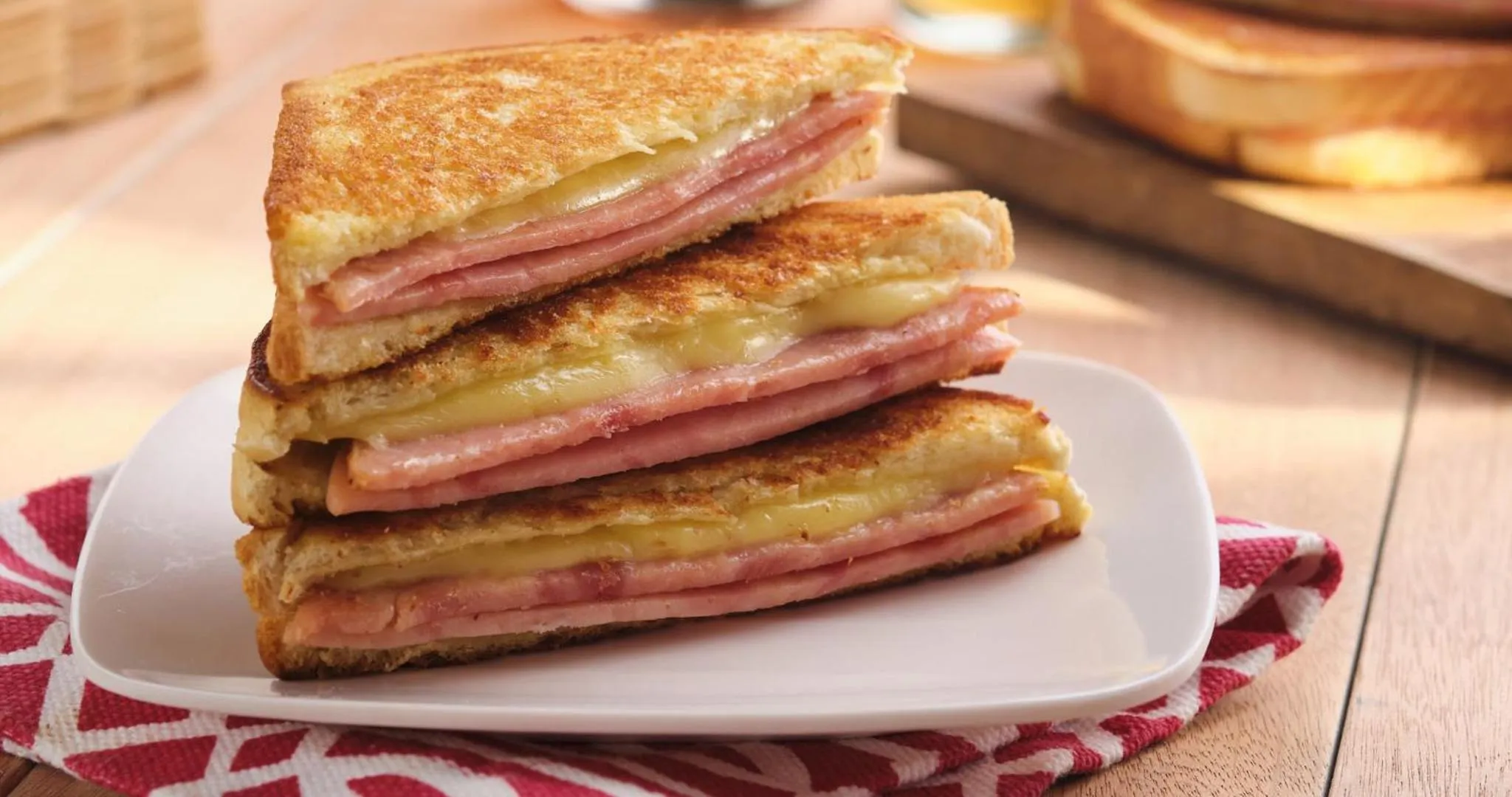 Breakfast in Titanic Guest 4 Star Boutique- Tourism NI certified- Free parking