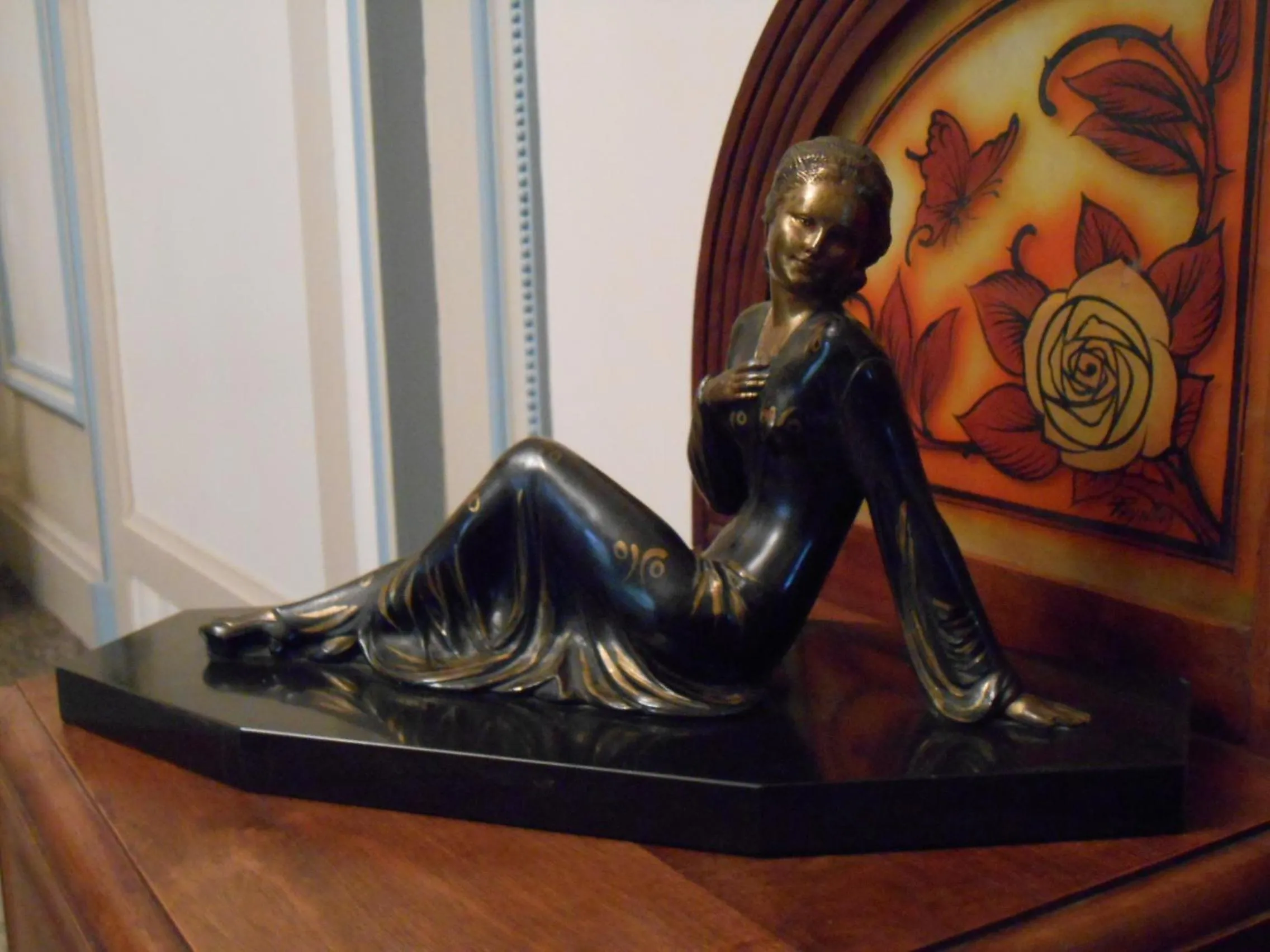 Decorative detail in La Passagere