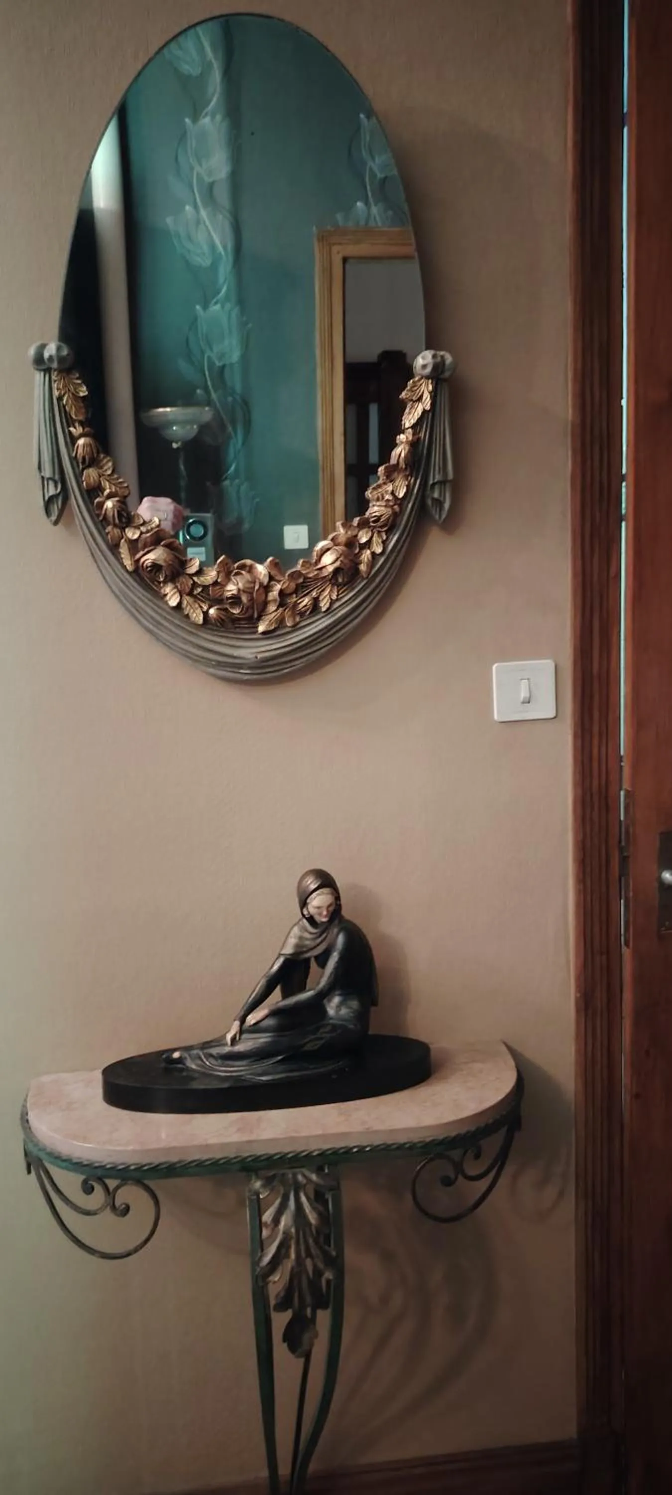 Decorative detail in La Passagere