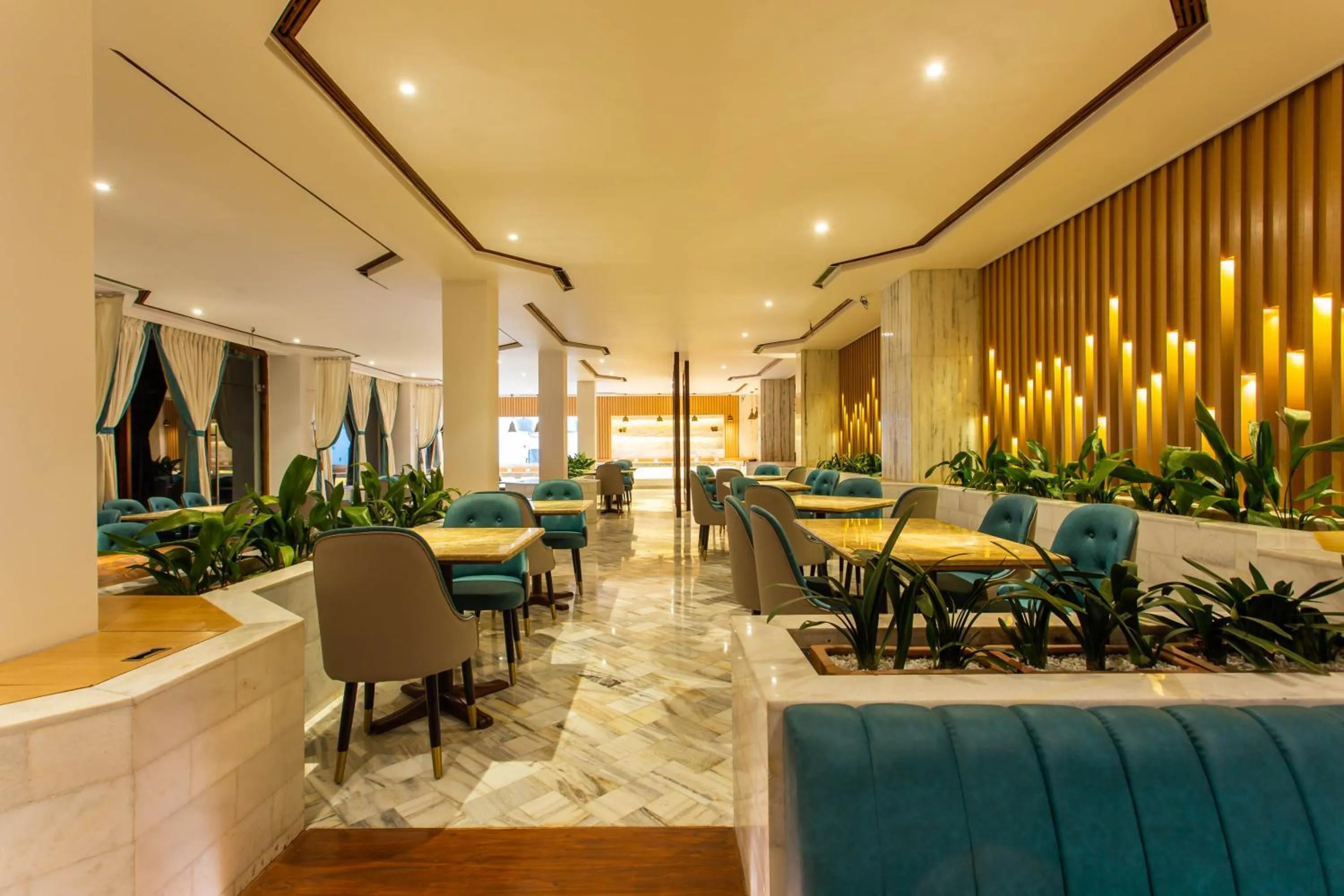 Restaurant/places to eat in Hotel Himalaya