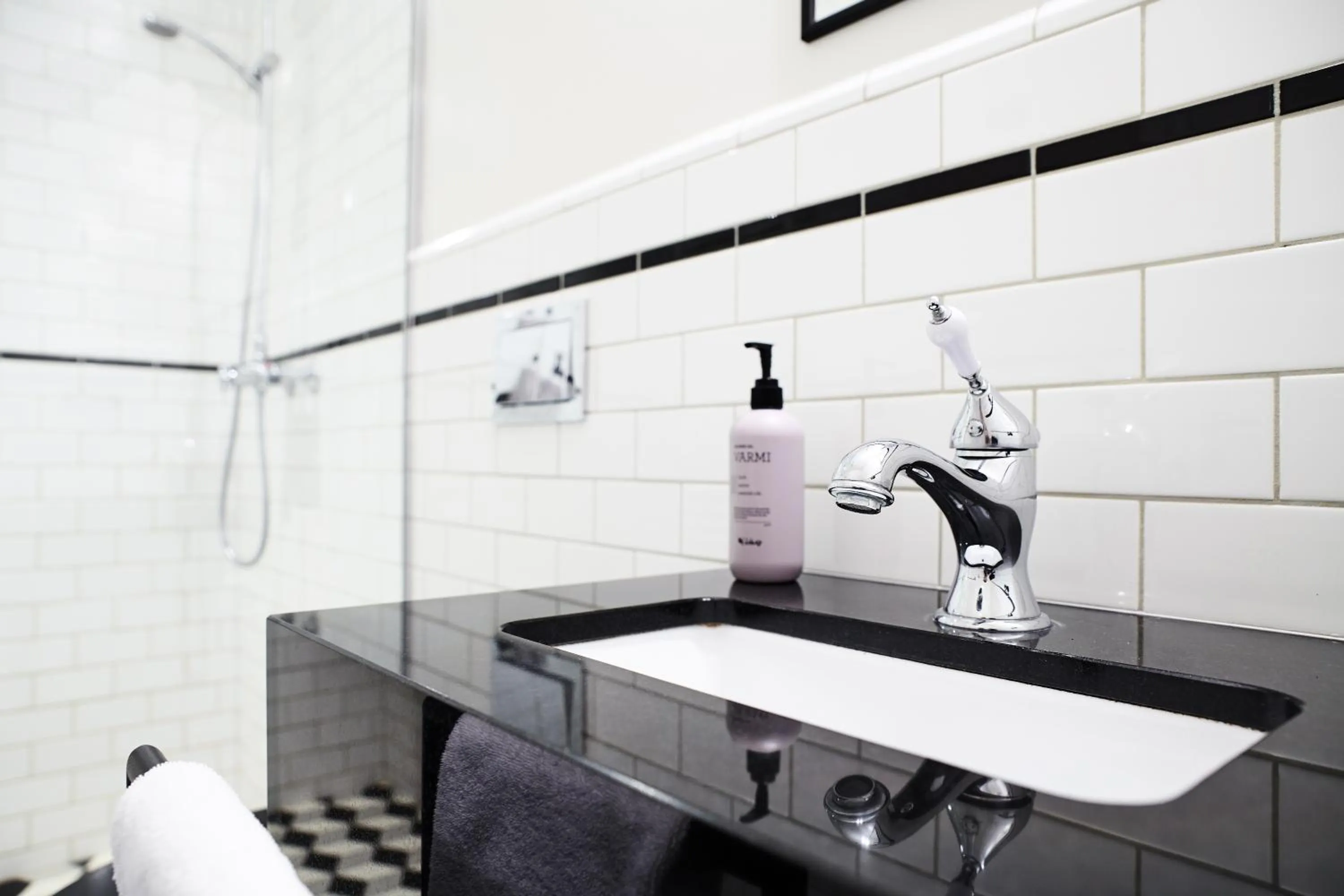 Shower in Kvosin Downtown Hotel