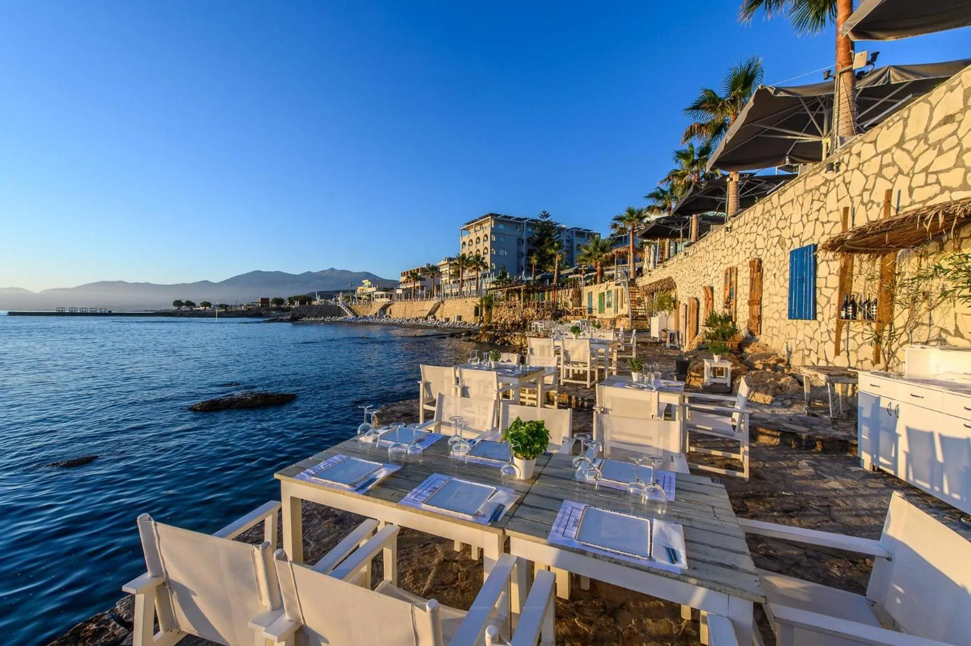Restaurant/places to eat in Glaros Royal Beach Hotel