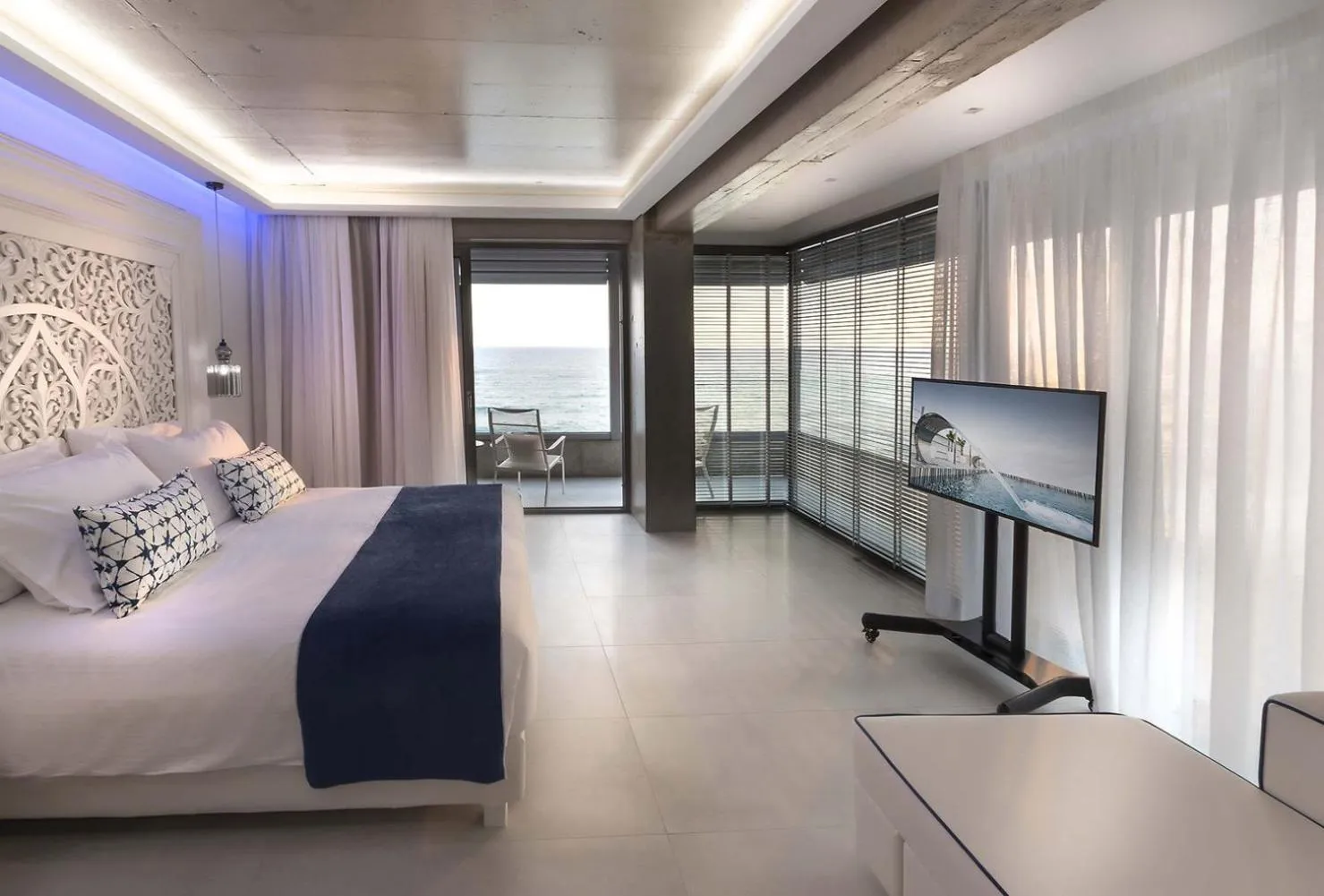 TV and multimedia, Bed in Glaros Royal Beach Hotel