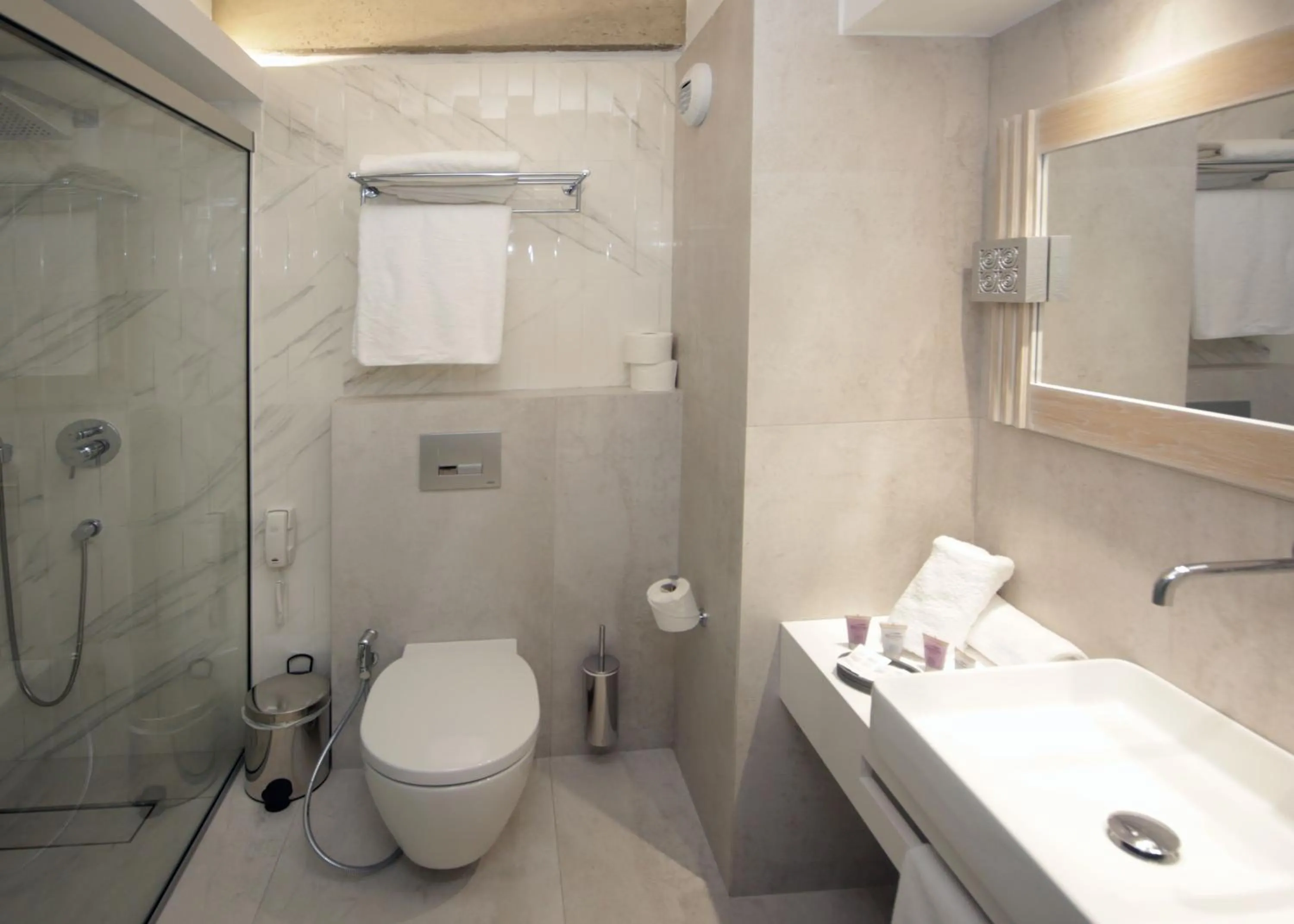 Shower in Glaros Royal Beach Hotel