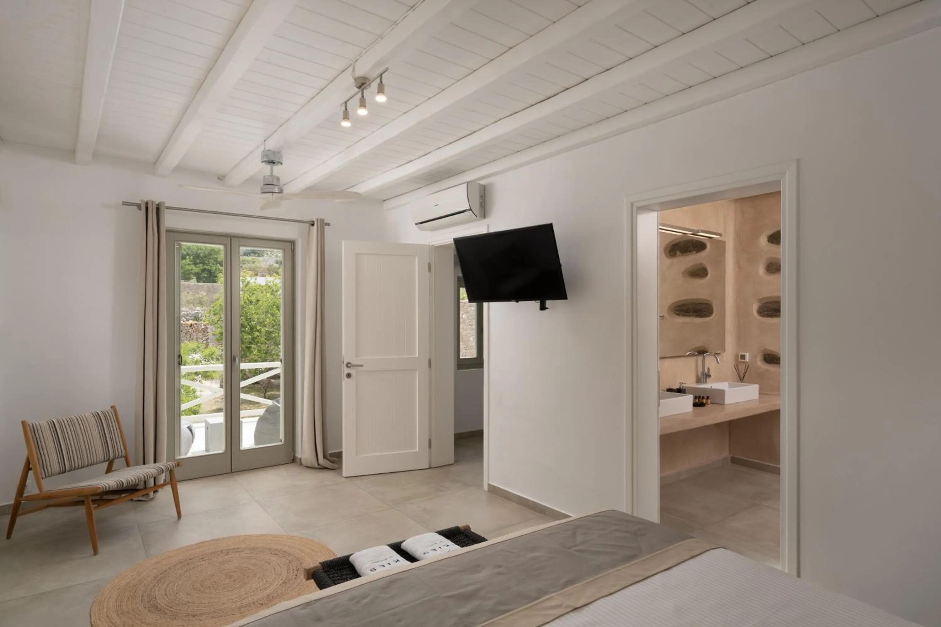 Bathroom, Bed in Ikies of Mykonos