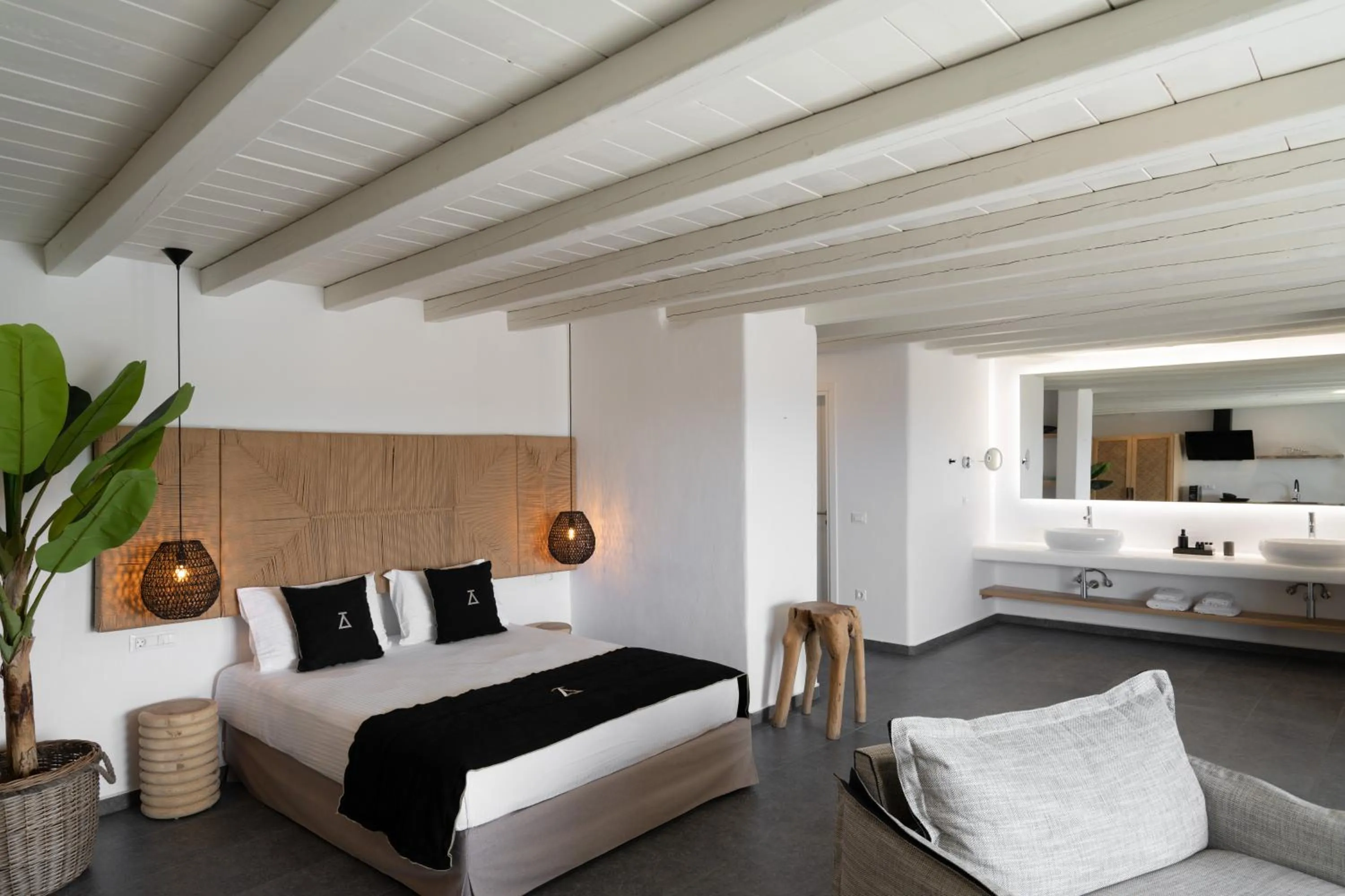 Toilet, Bed in Ikies of Mykonos