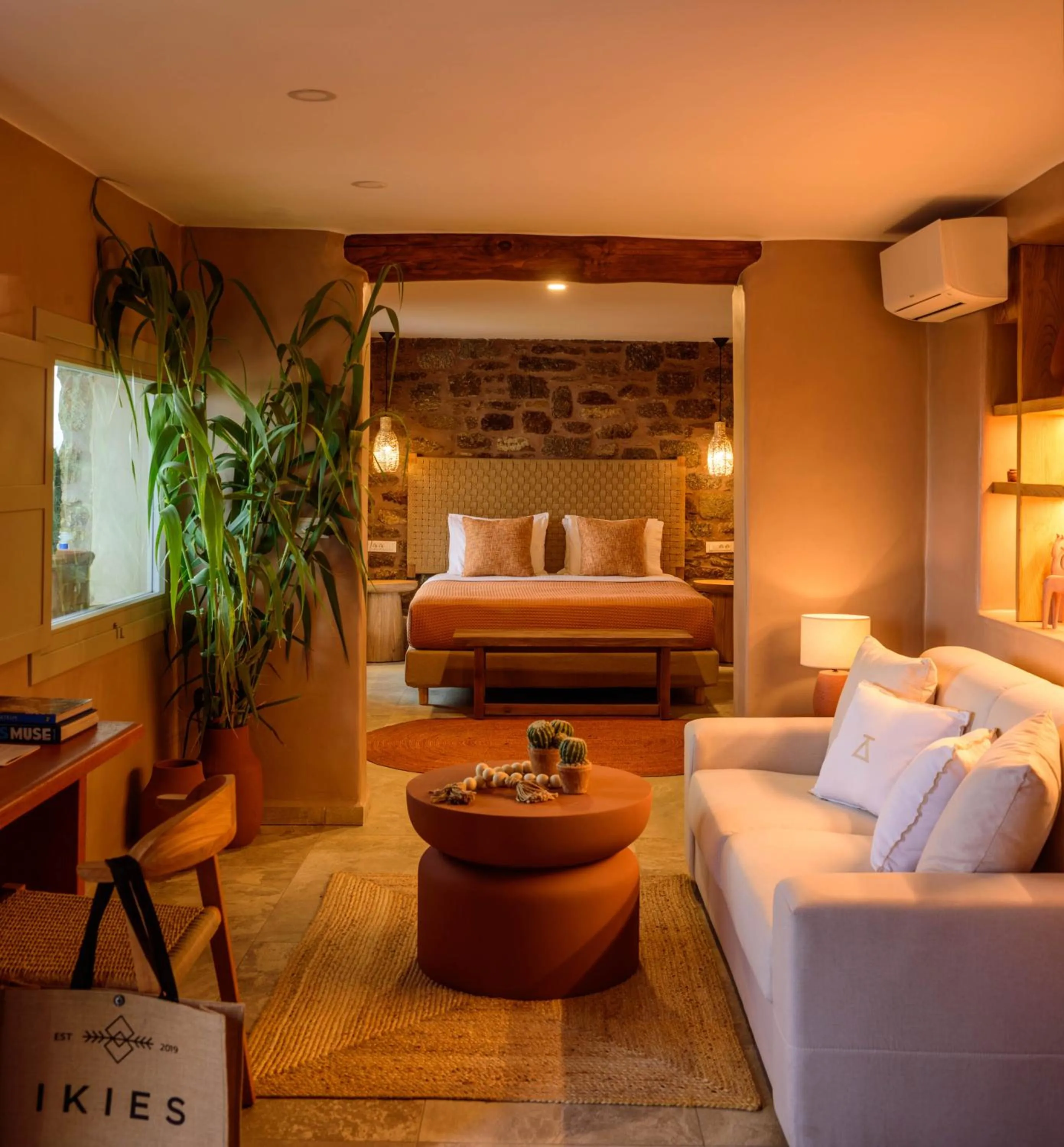 Photo of the whole room, Bed in Ikies of Mykonos