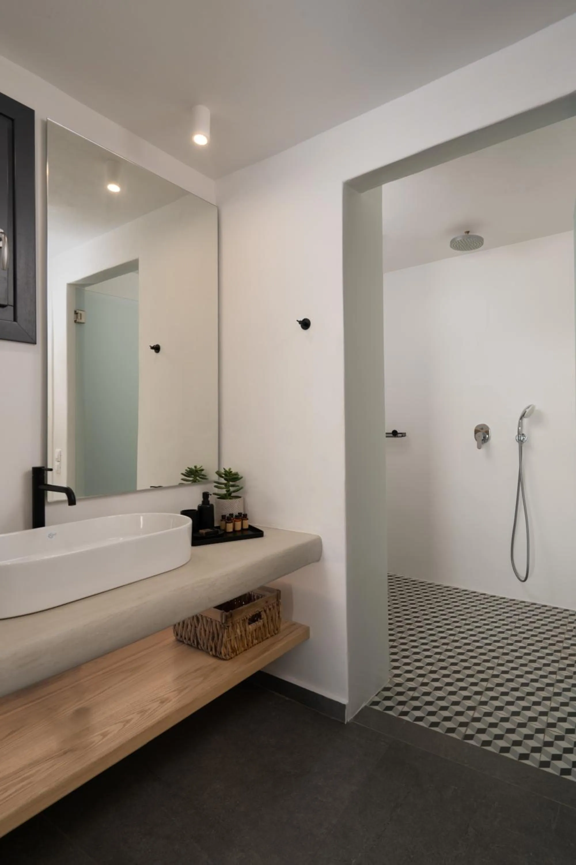 Shower in Ikies of Mykonos