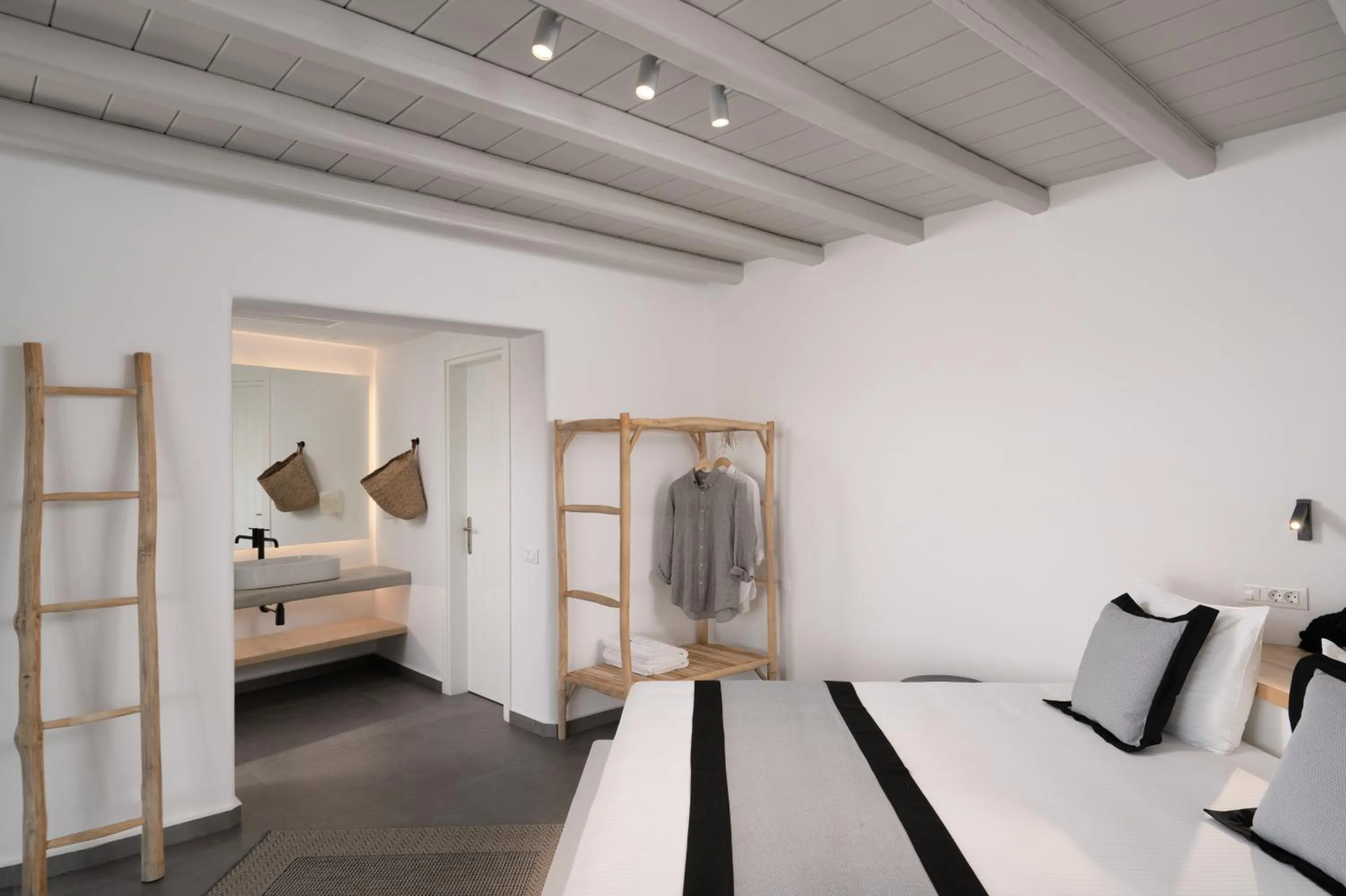 Bed in Ikies of Mykonos