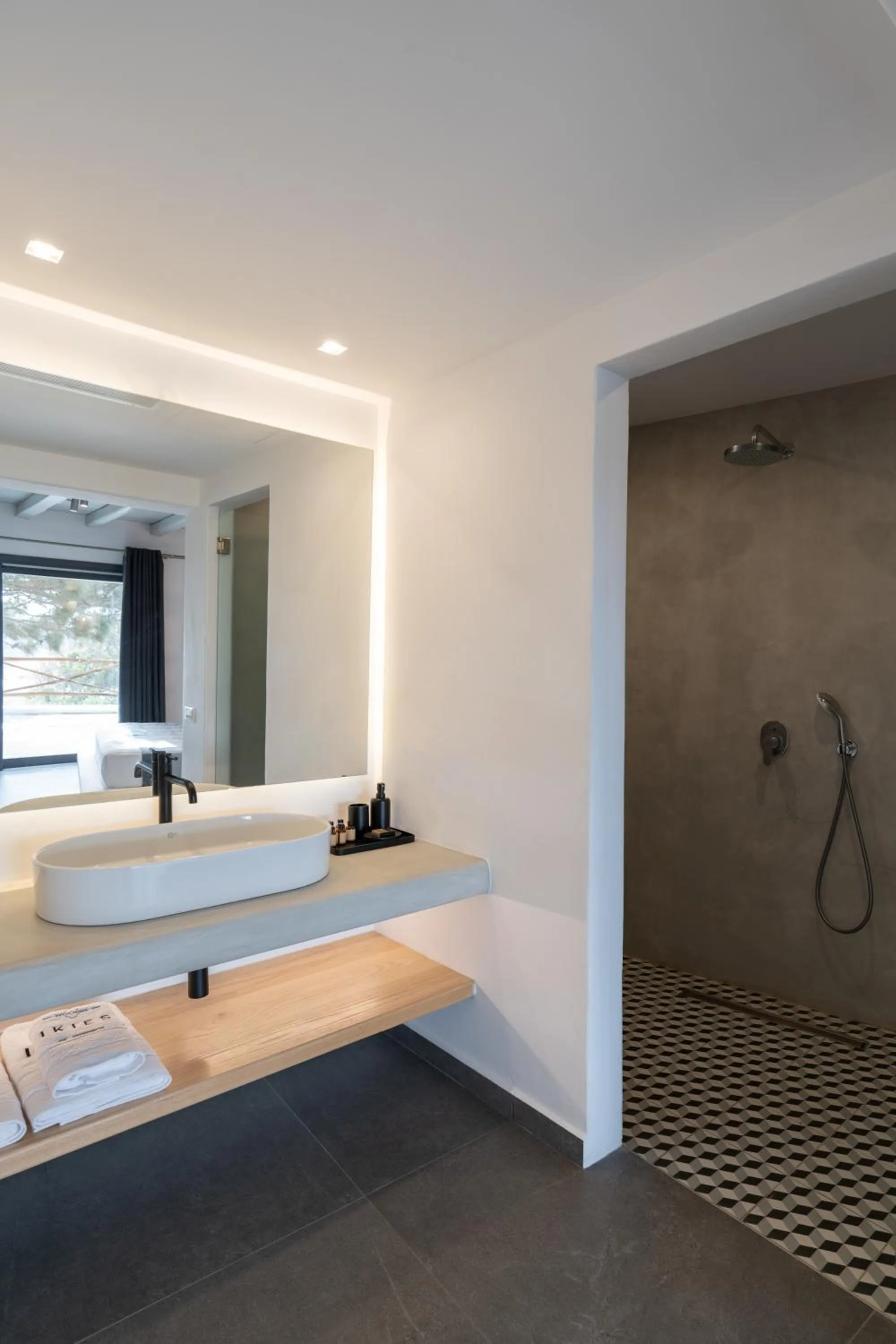 Shower in Ikies of Mykonos