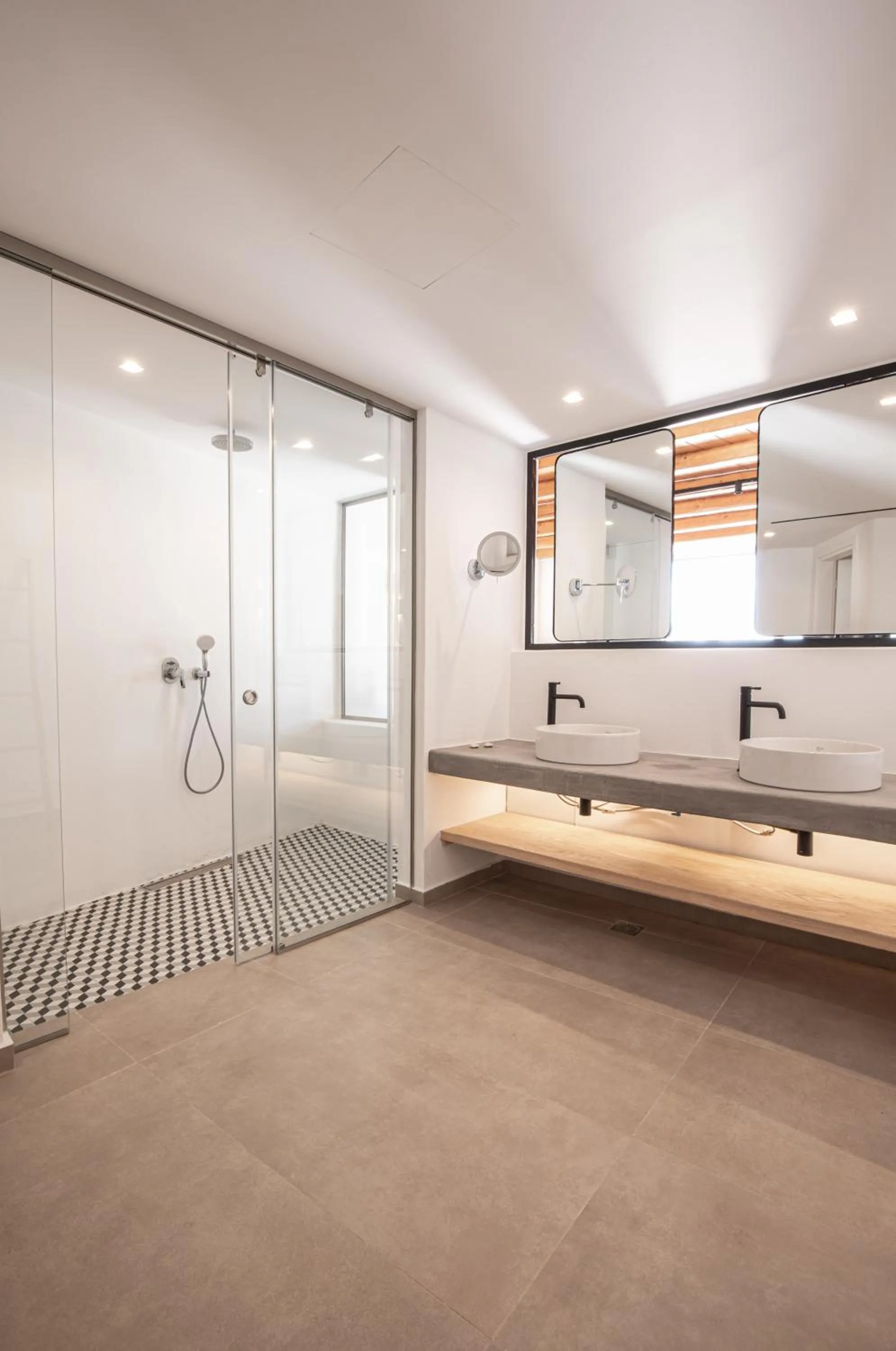 Shower in Ikies of Mykonos