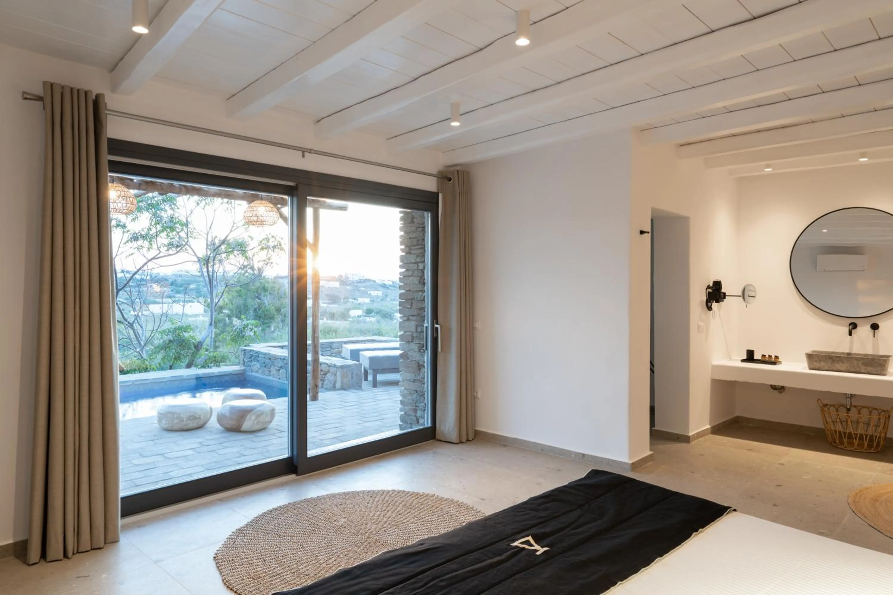 View (from property/room), Bed in Ikies of Mykonos