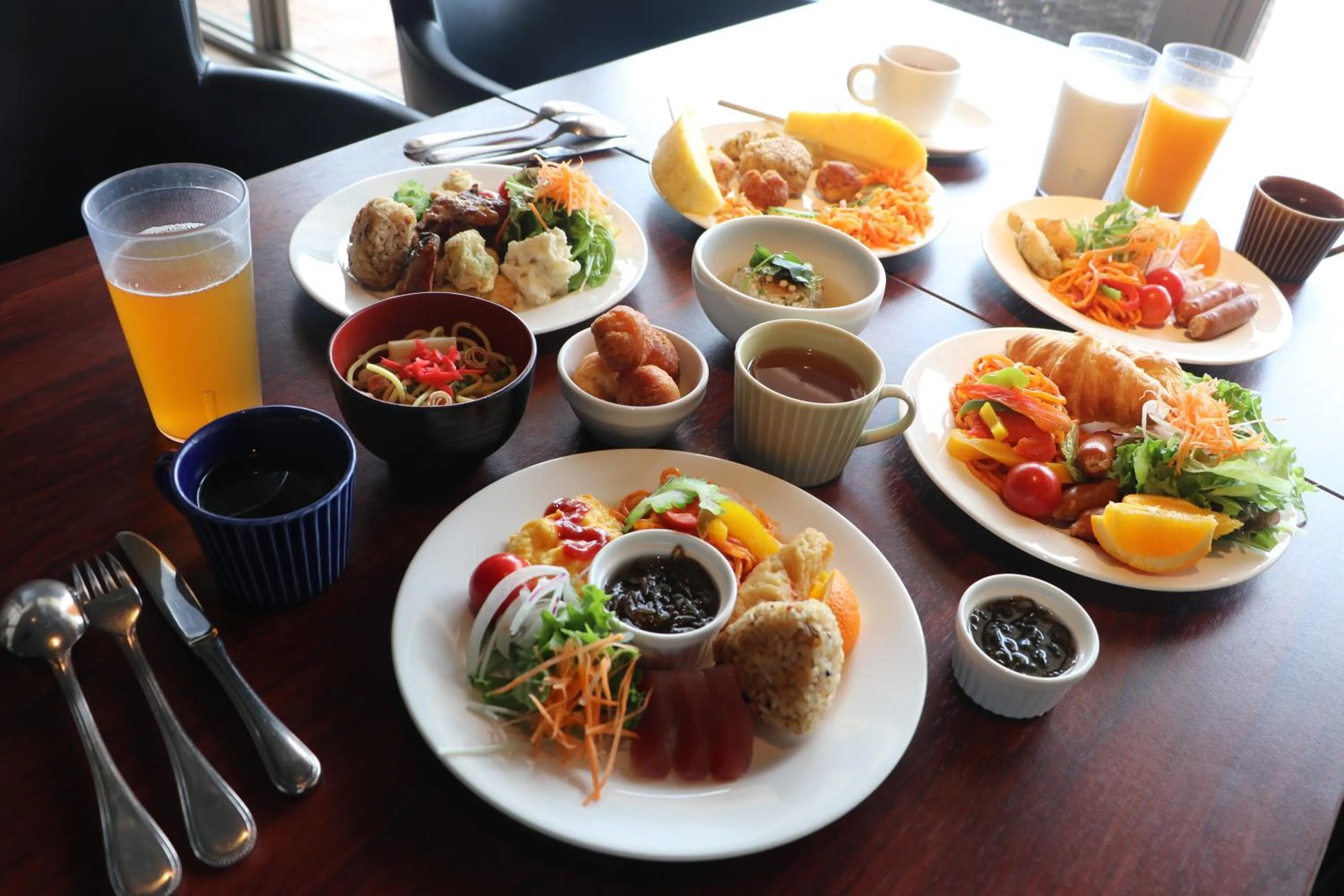 Restaurant/places to eat in Hotel East China Sea