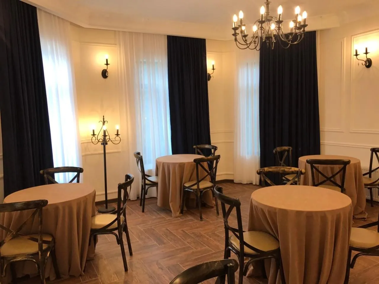 Restaurant/places to eat in The Residence Hotel & Cottages