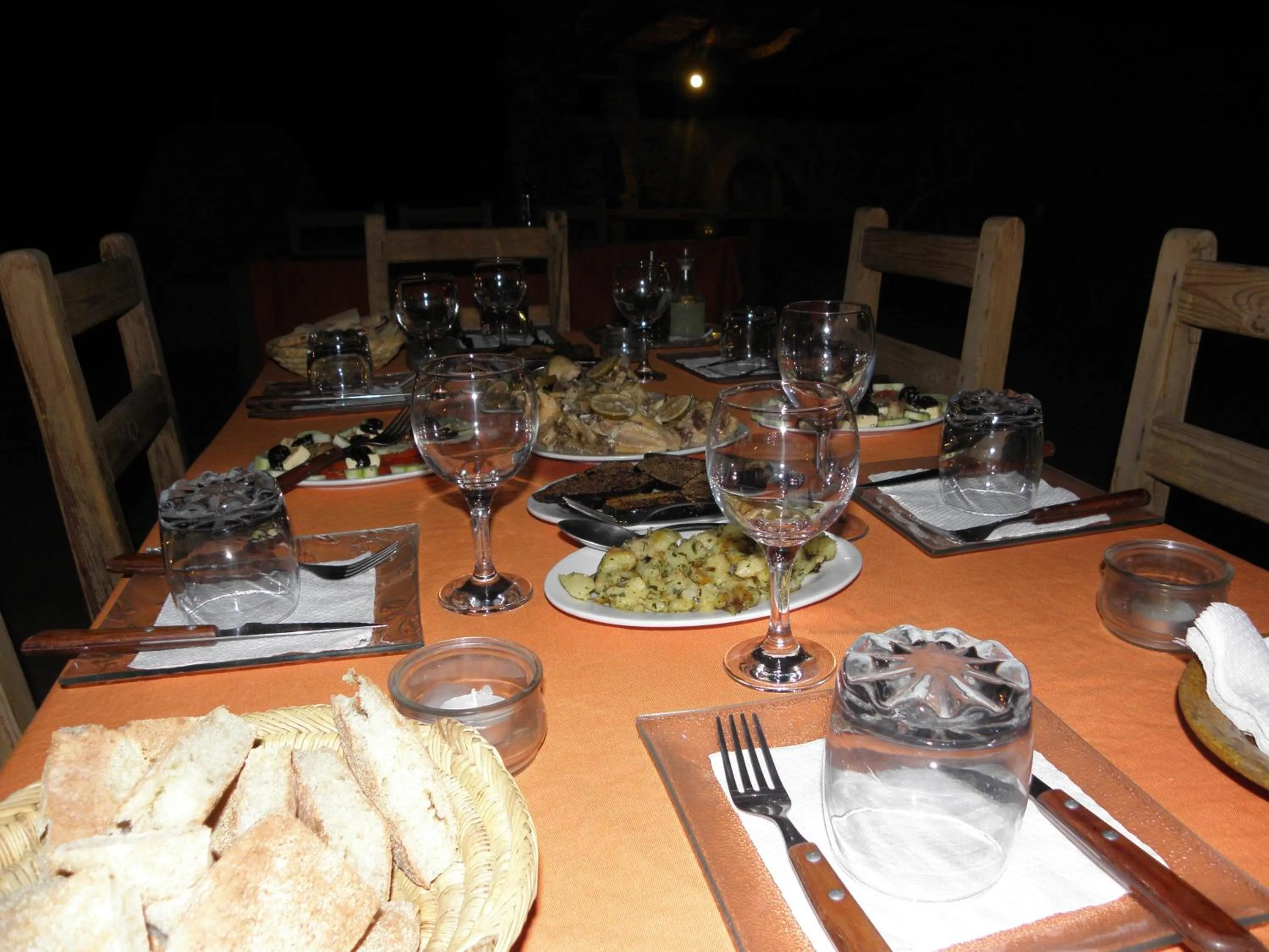 Restaurant/places to eat in Maison Boutchrafine