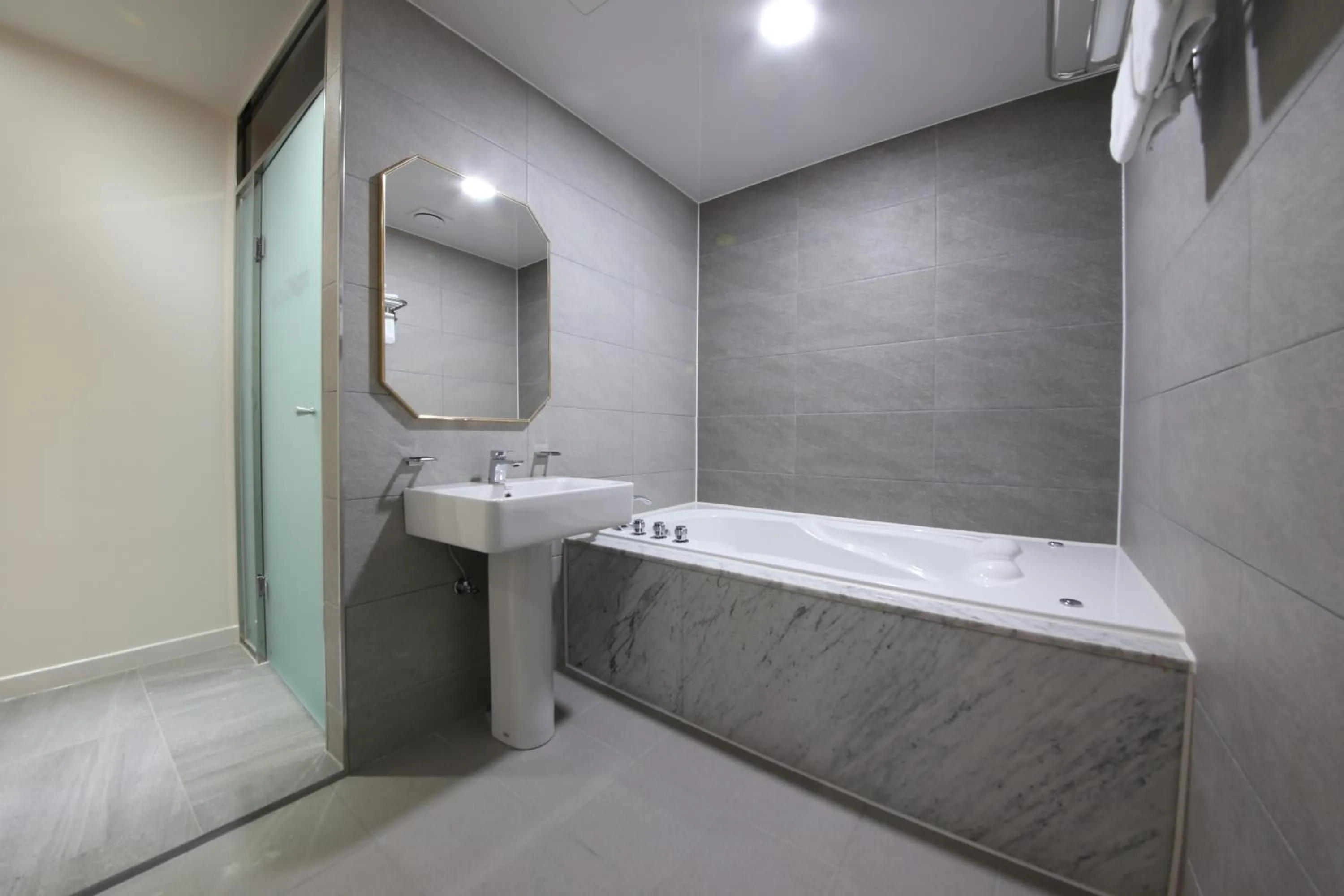 2Night Business Hotel