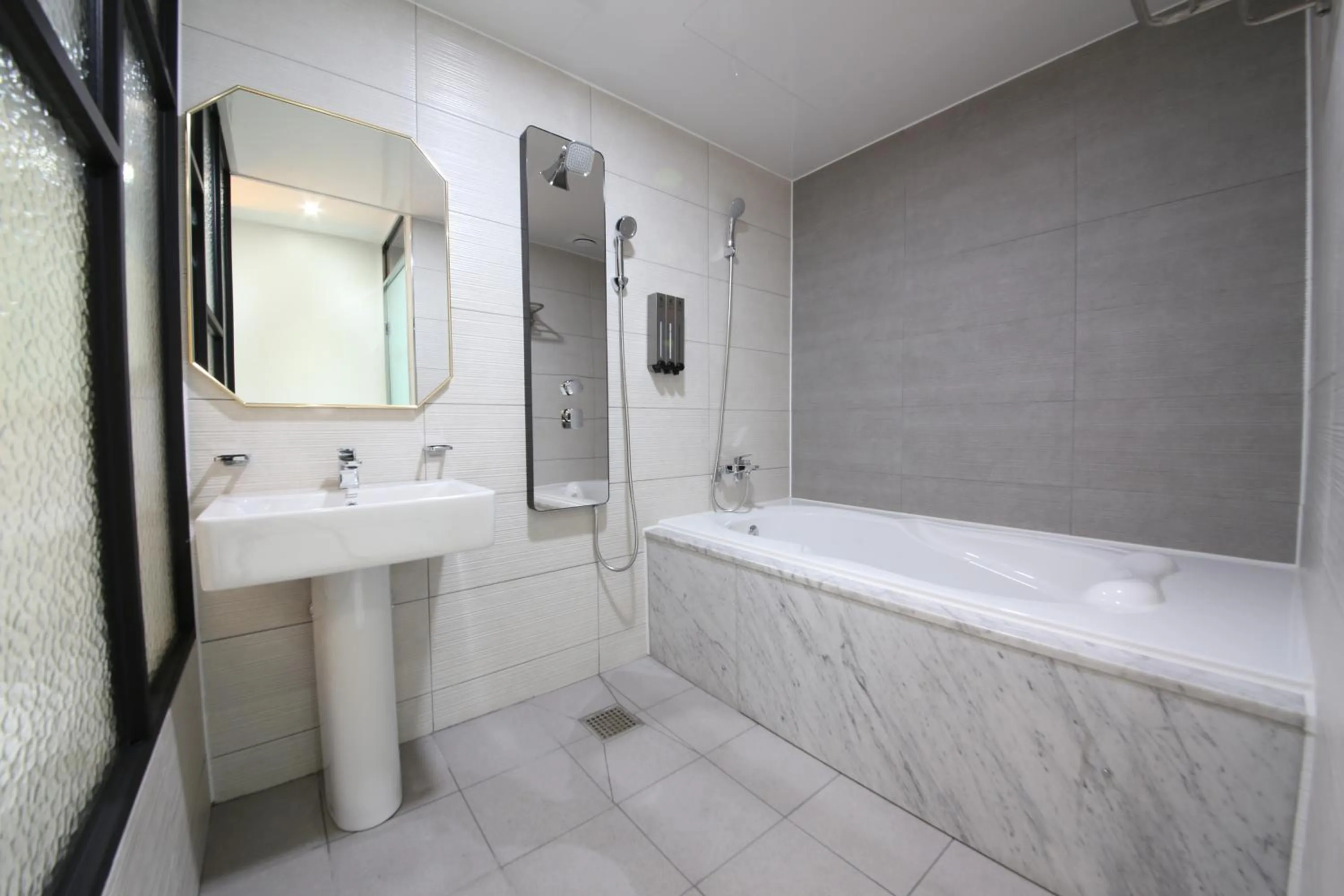 2Night Business Hotel