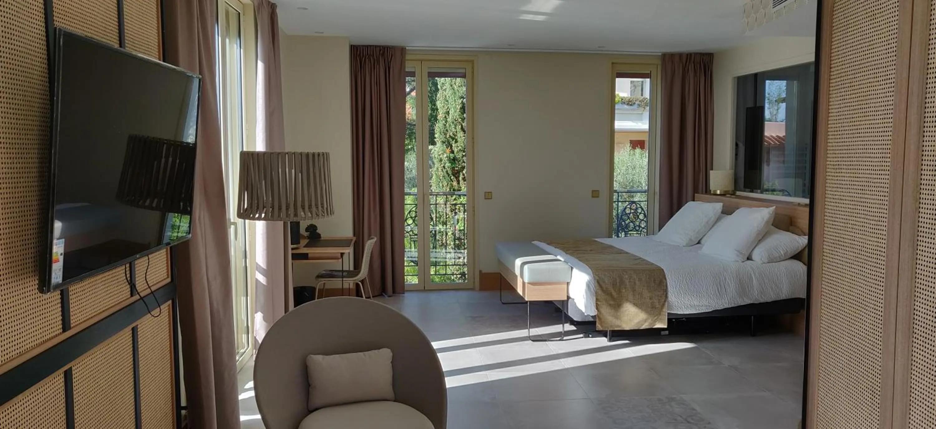 Photo of the whole room, Bed in Splendid Hôtel & Spa