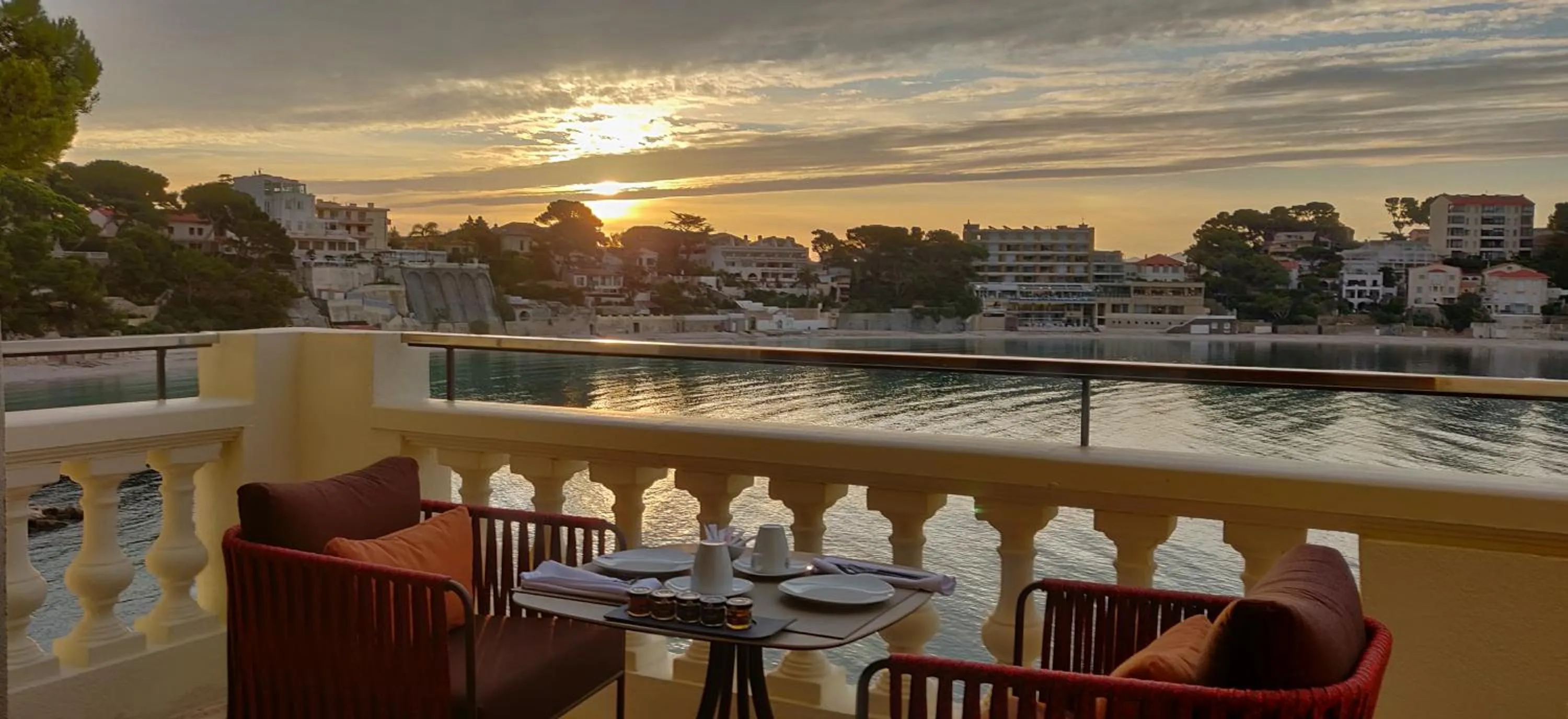 Buffet breakfast in Splendid Hôtel & Spa