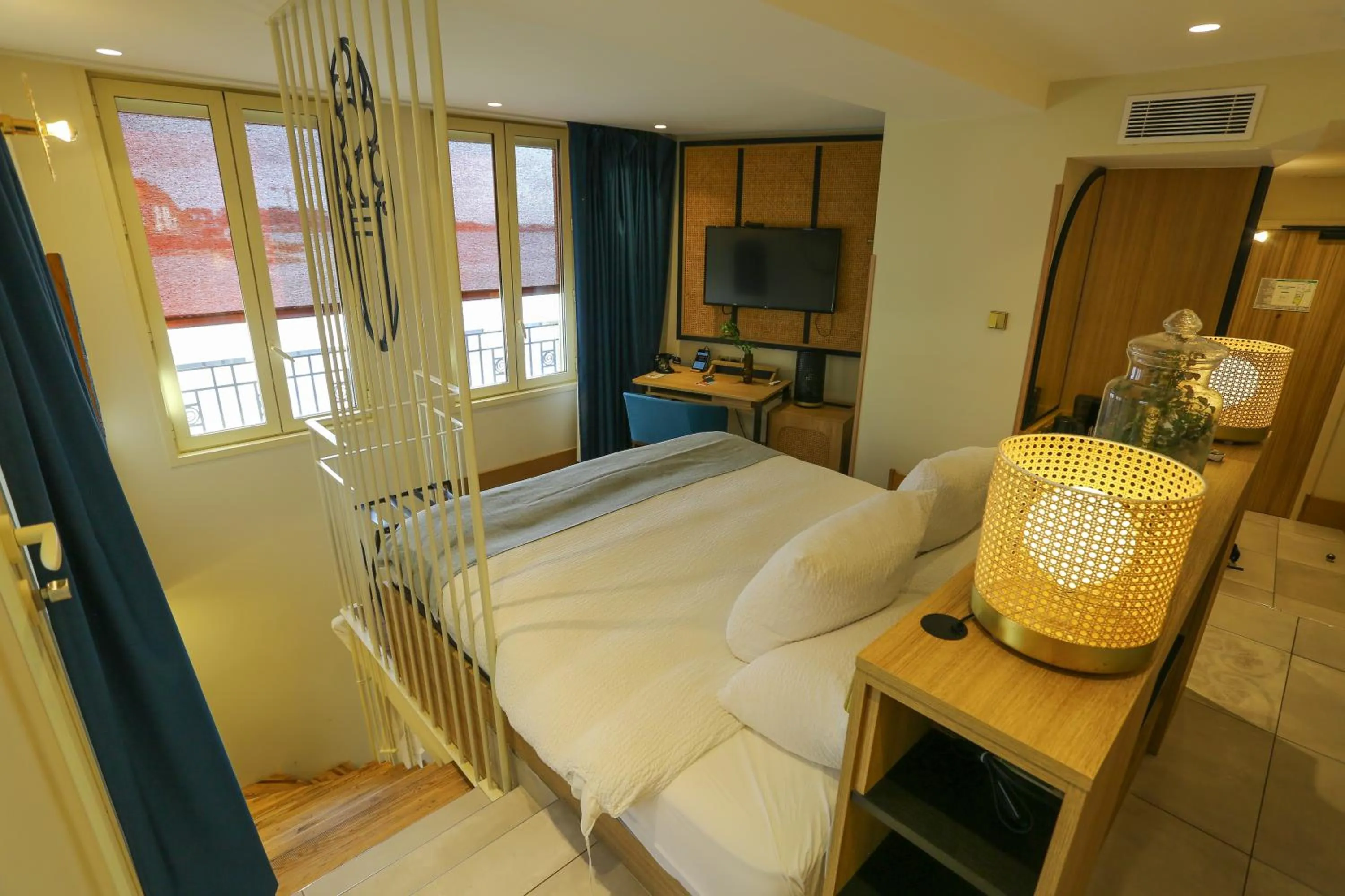 Photo of the whole room, Bed in Splendid Hôtel & Spa