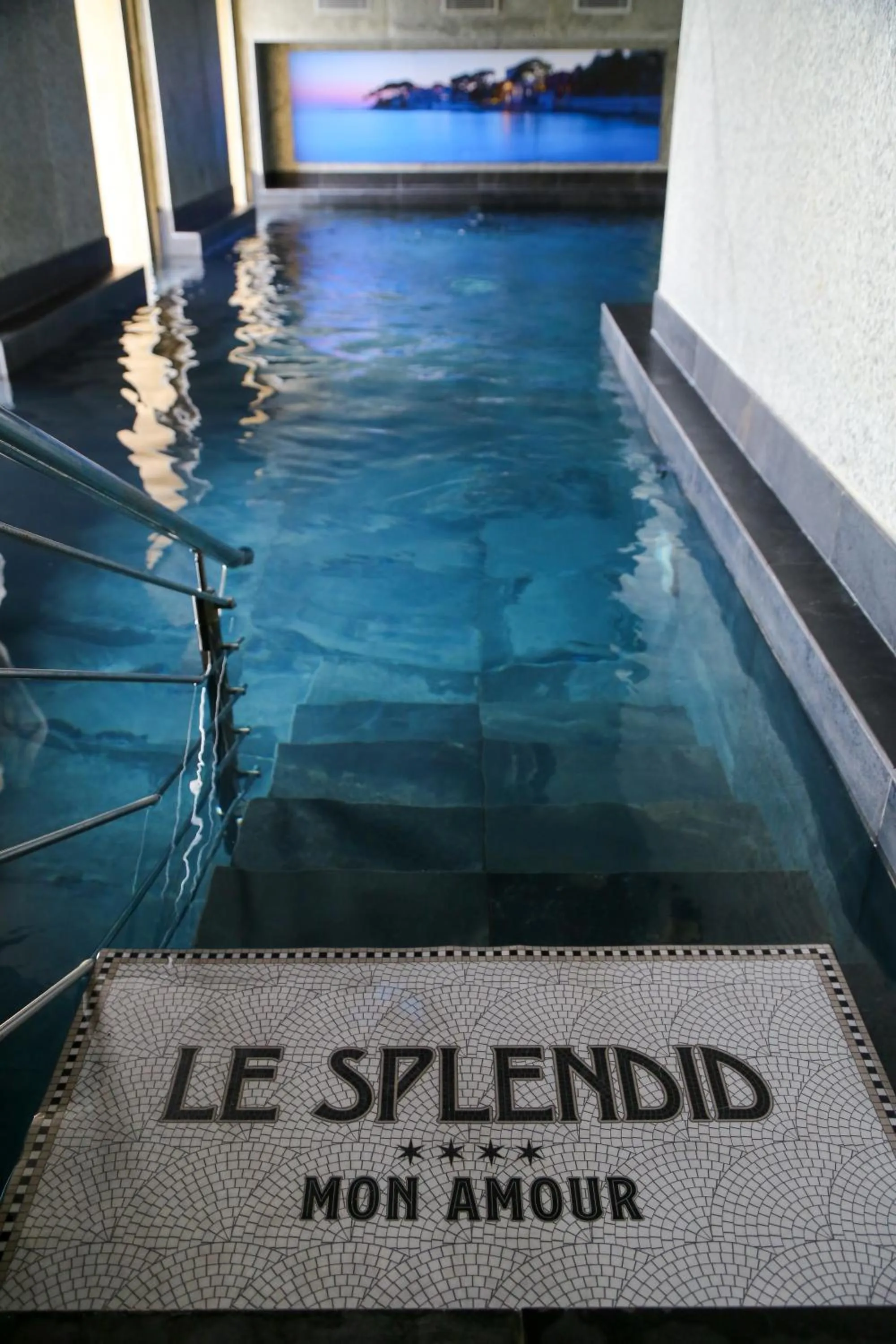 Swimming pool in Splendid Hôtel & Spa