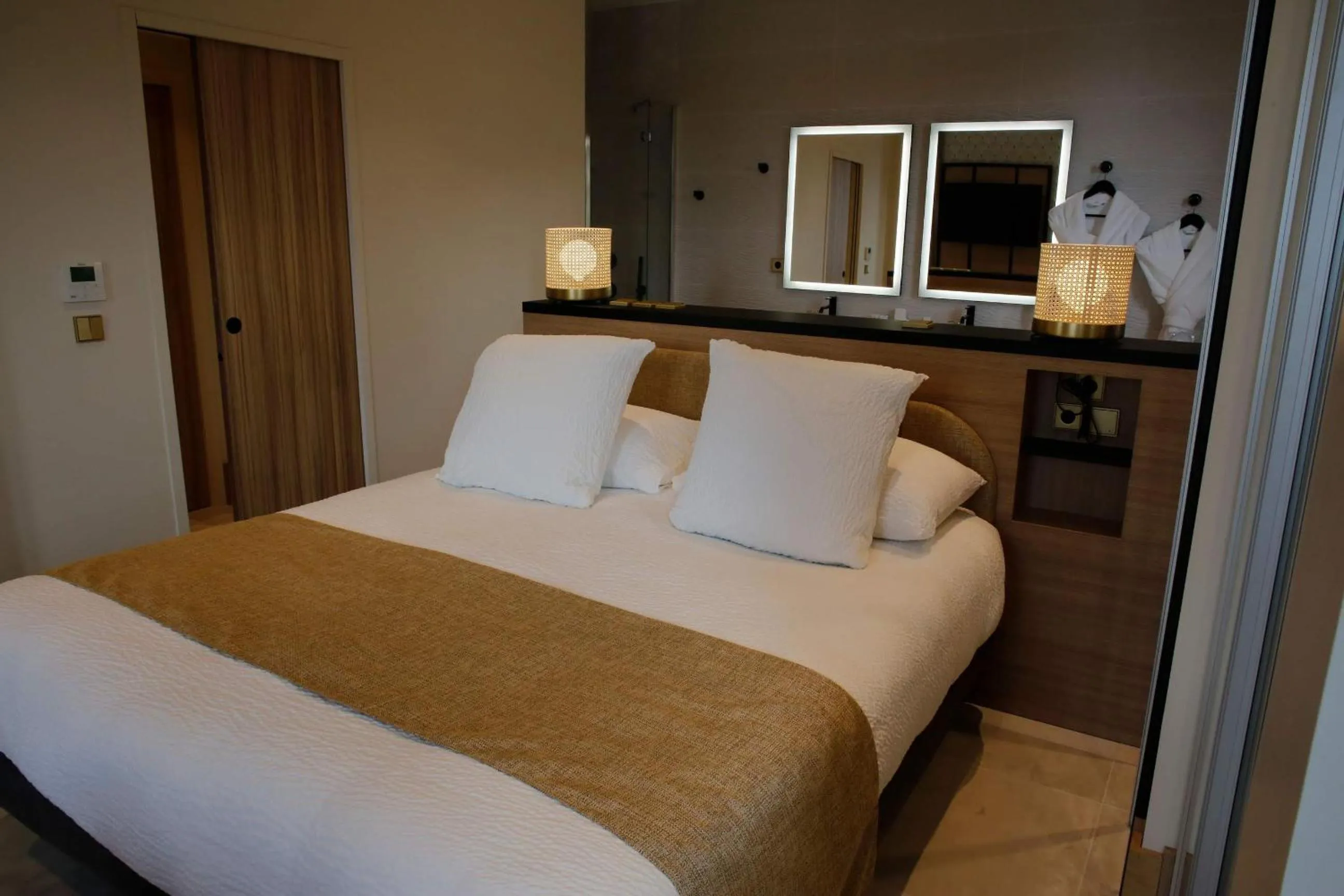 Bedroom, Bed in Splendid Hôtel & Spa