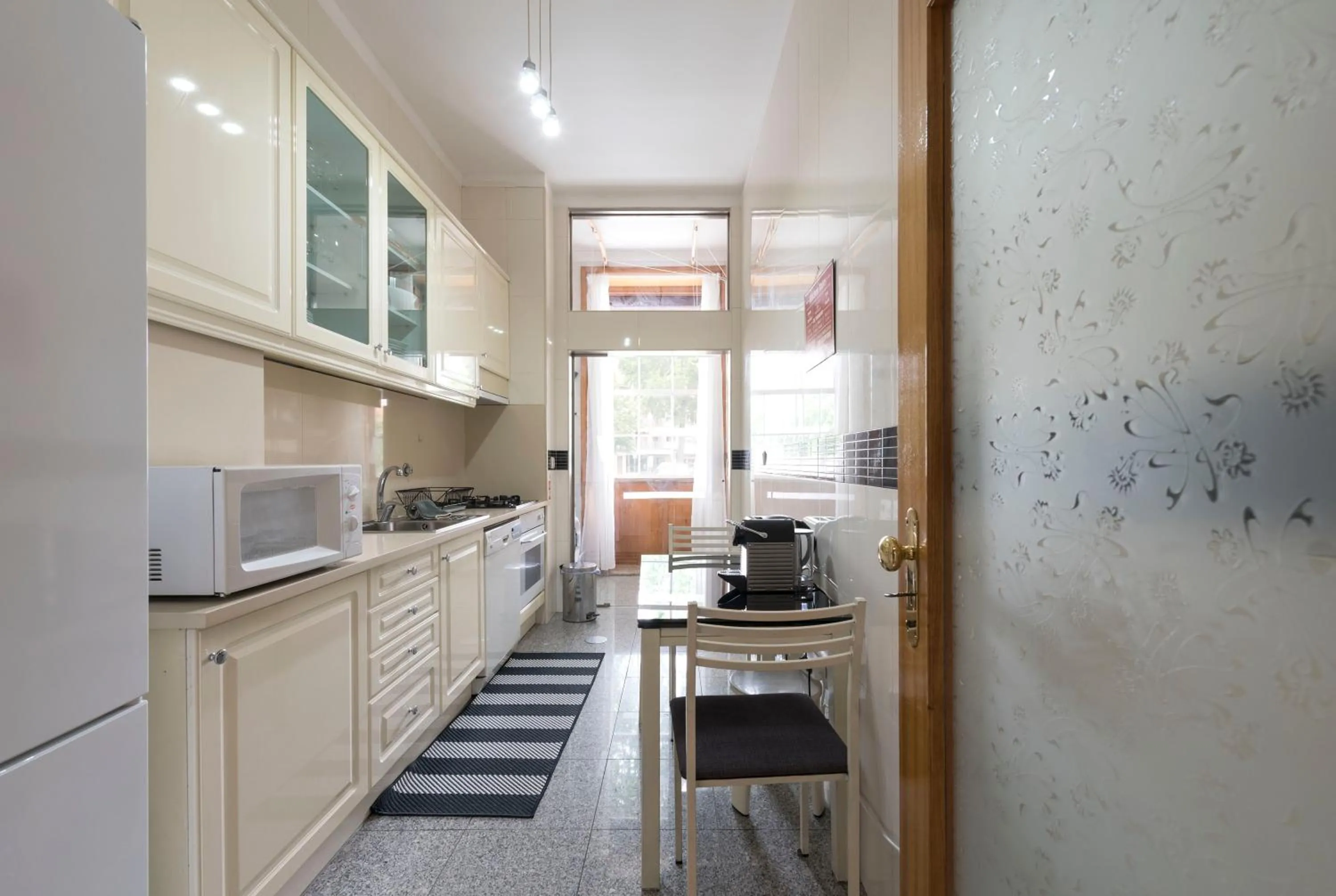 LovelyStay - The Porto Getaway w/ Free Parking
