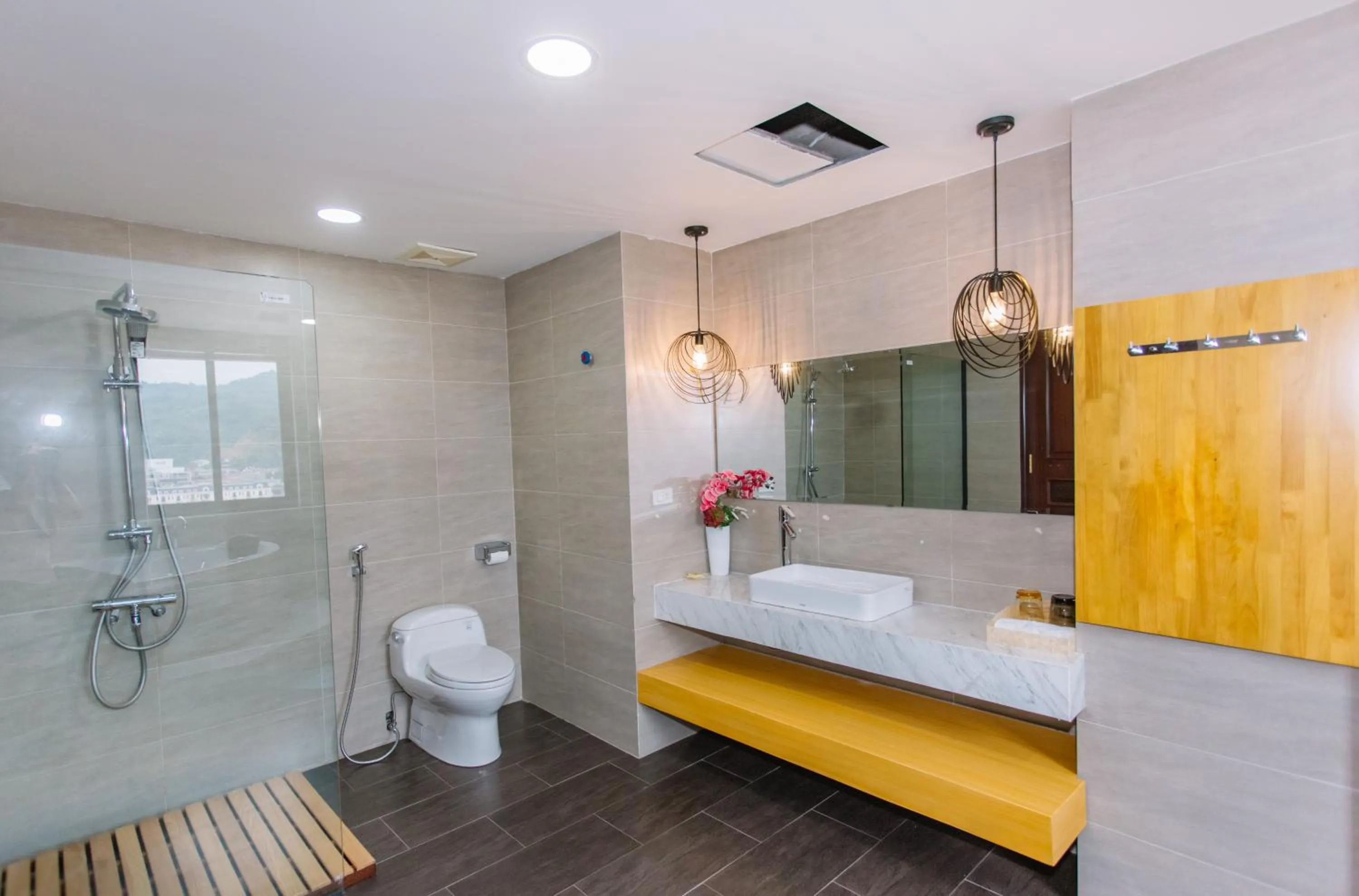 Shower in Cao Minh Hotel