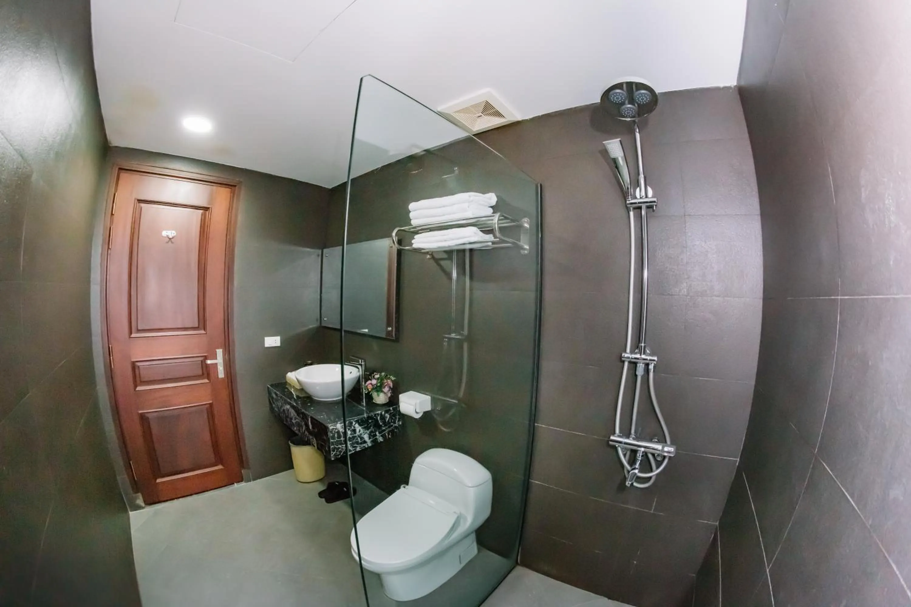 Shower in Cao Minh Hotel