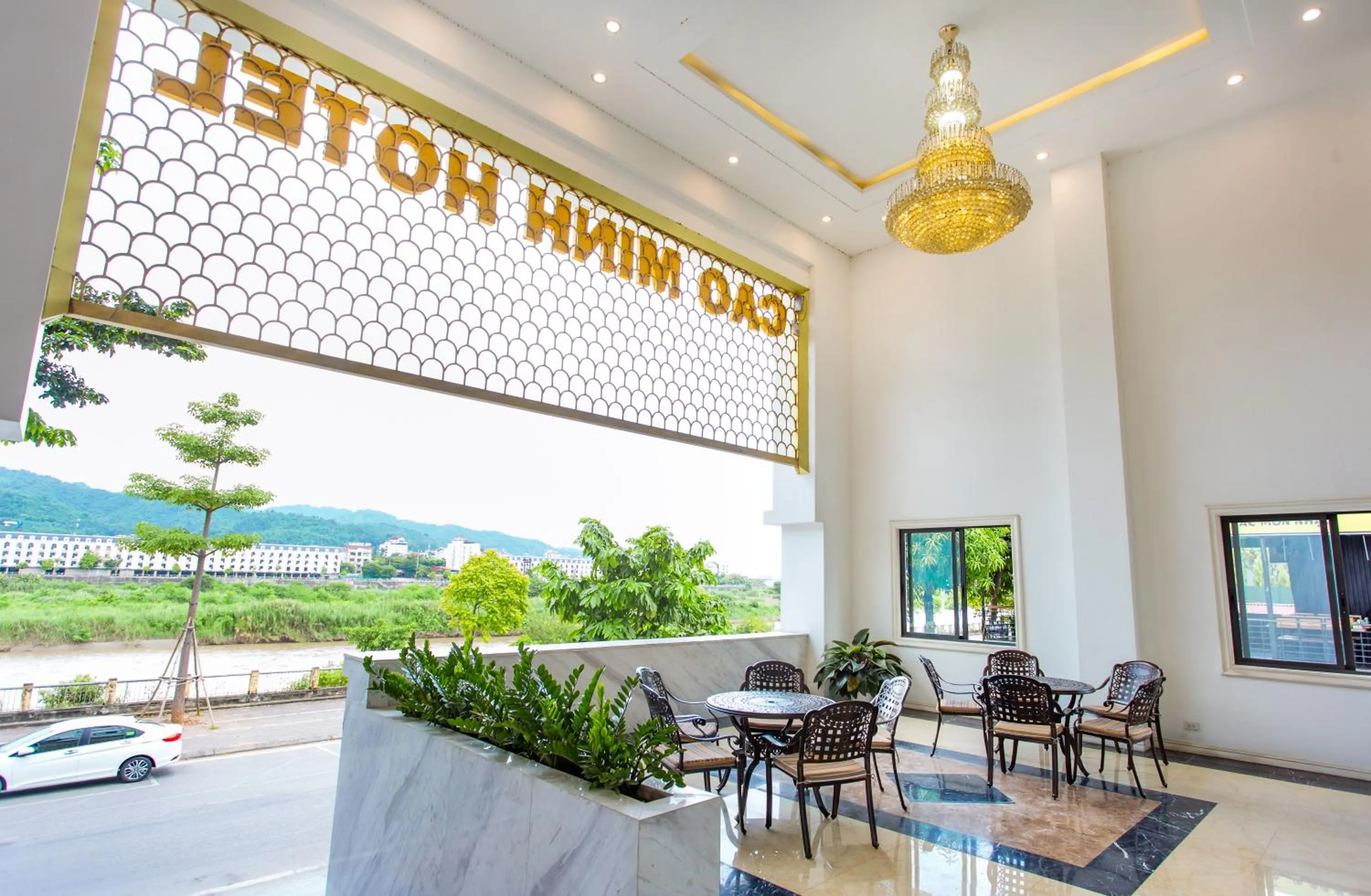 Communal lounge/ TV room in Cao Minh Hotel