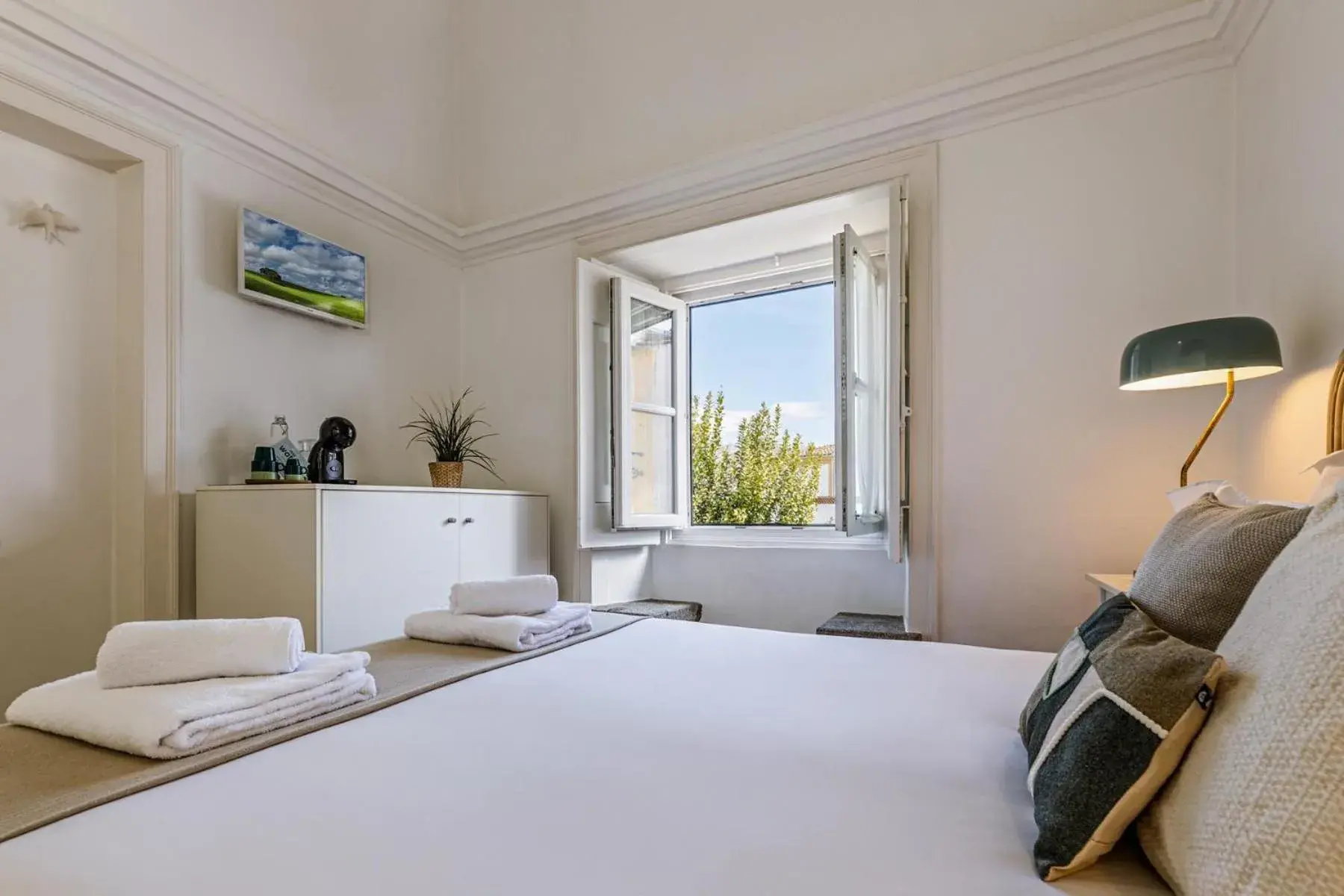 Superior Double Room in Lavradores Boutique Guesthouse Superior Double Room in Lavradores Boutique Guesthouse