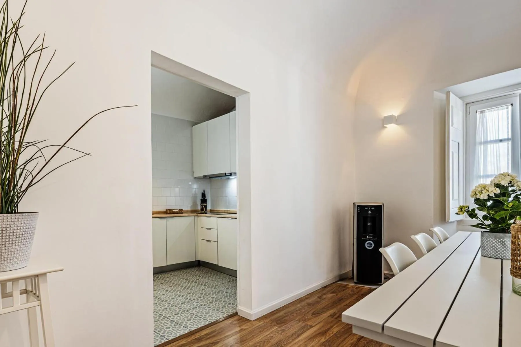 Communal kitchen in Lavradores Boutique Guesthouse