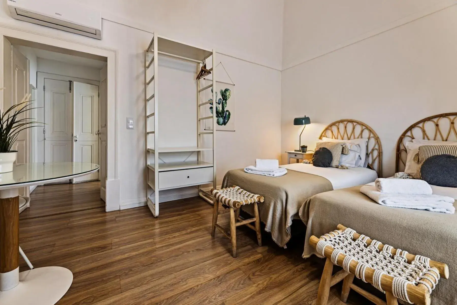 Twin or Double Room with Private Bathroom in Lavradores Boutique Guesthouse Twin or Double Room with Private Bathroom in Lavradores Boutique Guesthouse