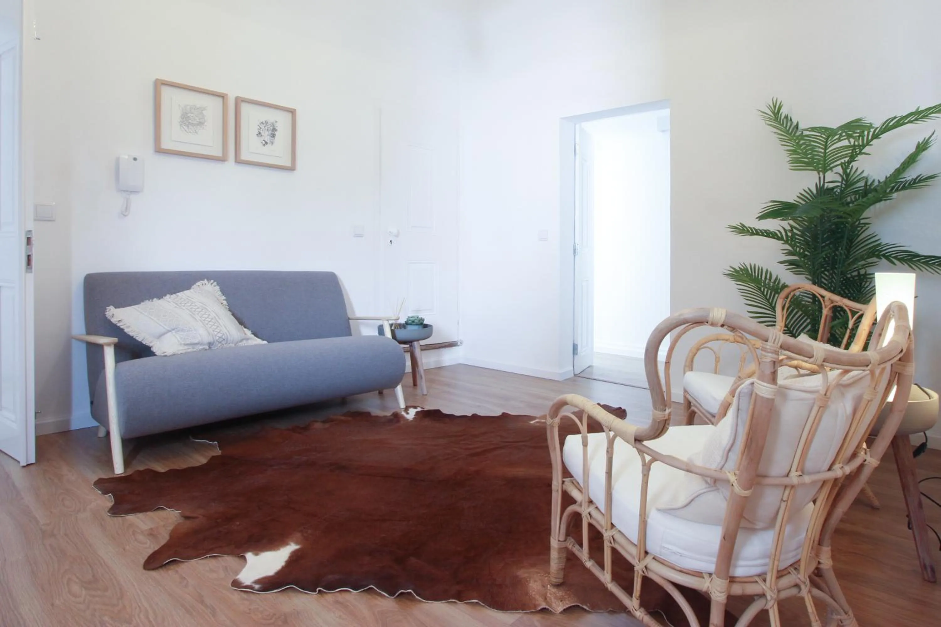 Communal lounge/ TV room in Lavradores Boutique Guesthouse