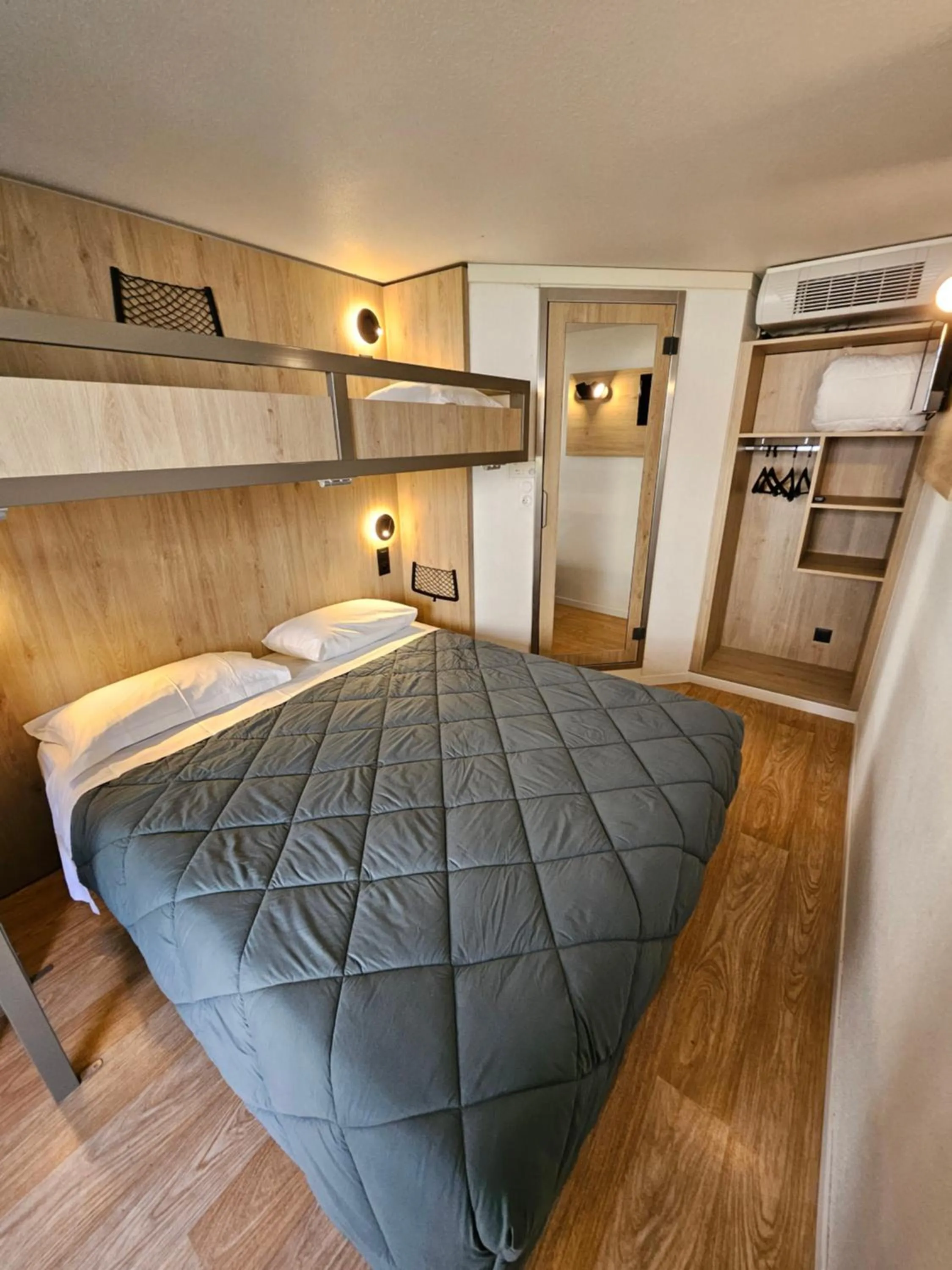 Property building, Bed in Premiere Classe Saint Malo St Jouan Des Guerets