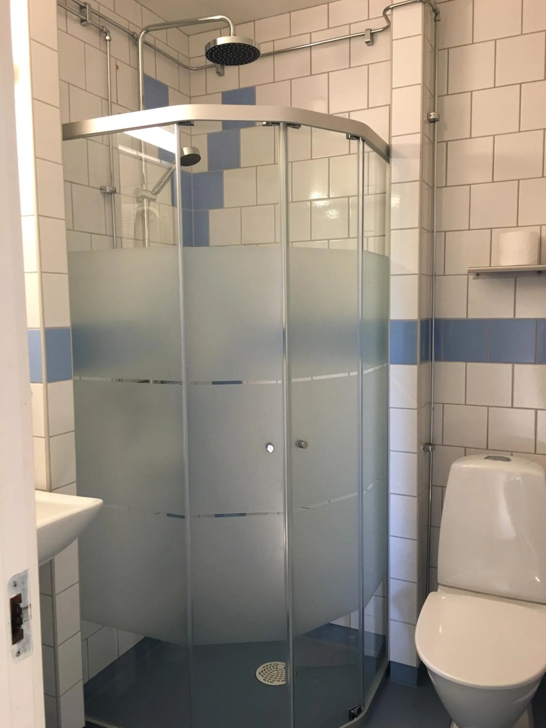 Shower in Hotel Wictoria