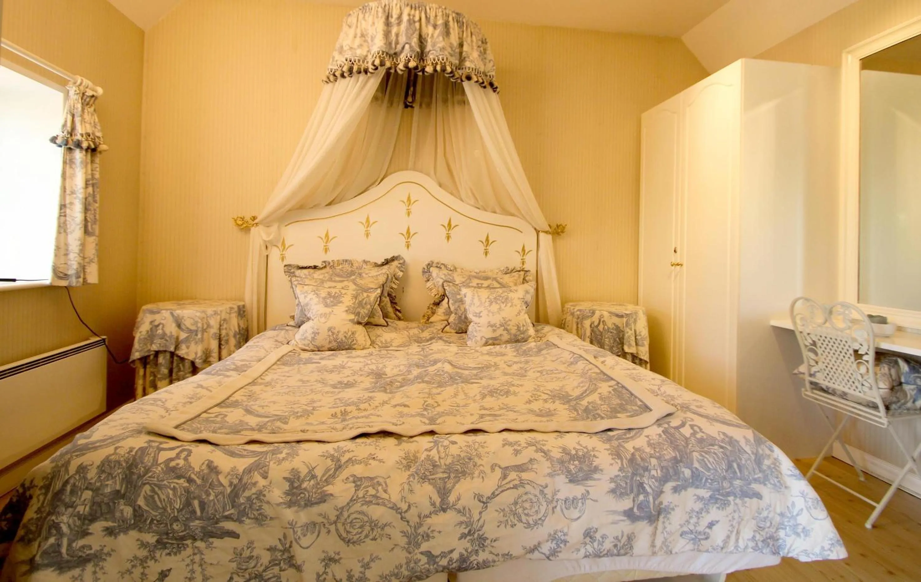 Bedroom, Bed in Hvedholm Slotshotel