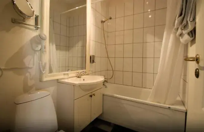 Deluxe Double Room in Hvedholm Slotshotel Deluxe Double Room in Hvedholm Slotshotel