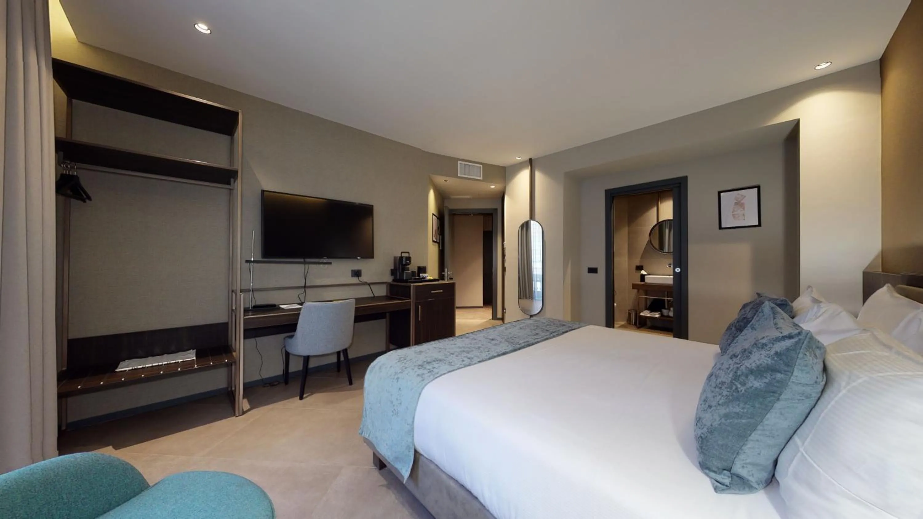 Photo of the whole room, Bed in GALLERIA The Smart Boutique APARTHOTEL By OSPITAMI
