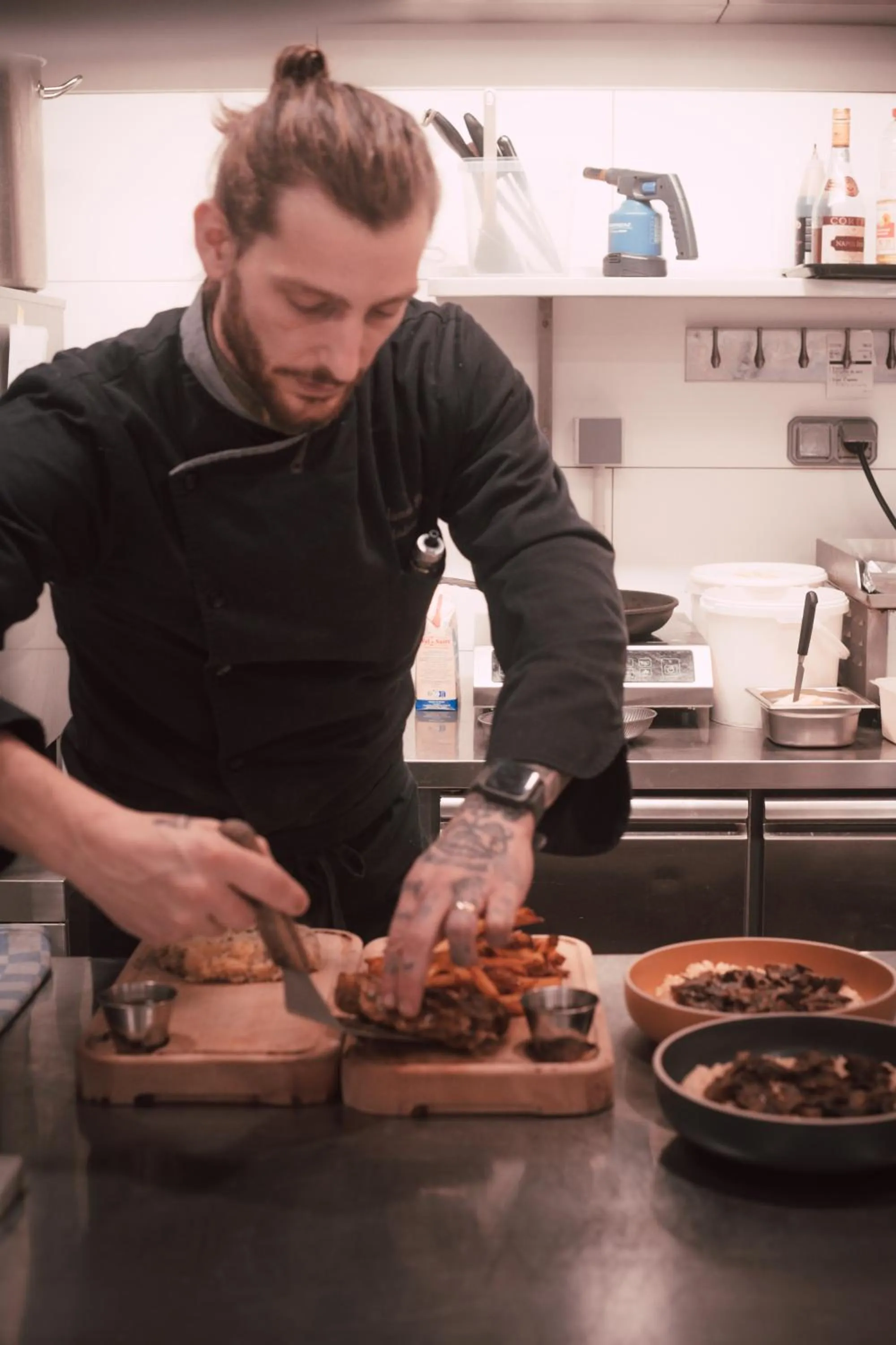 Kitchen or kitchenette in Hôtel Maison Doron