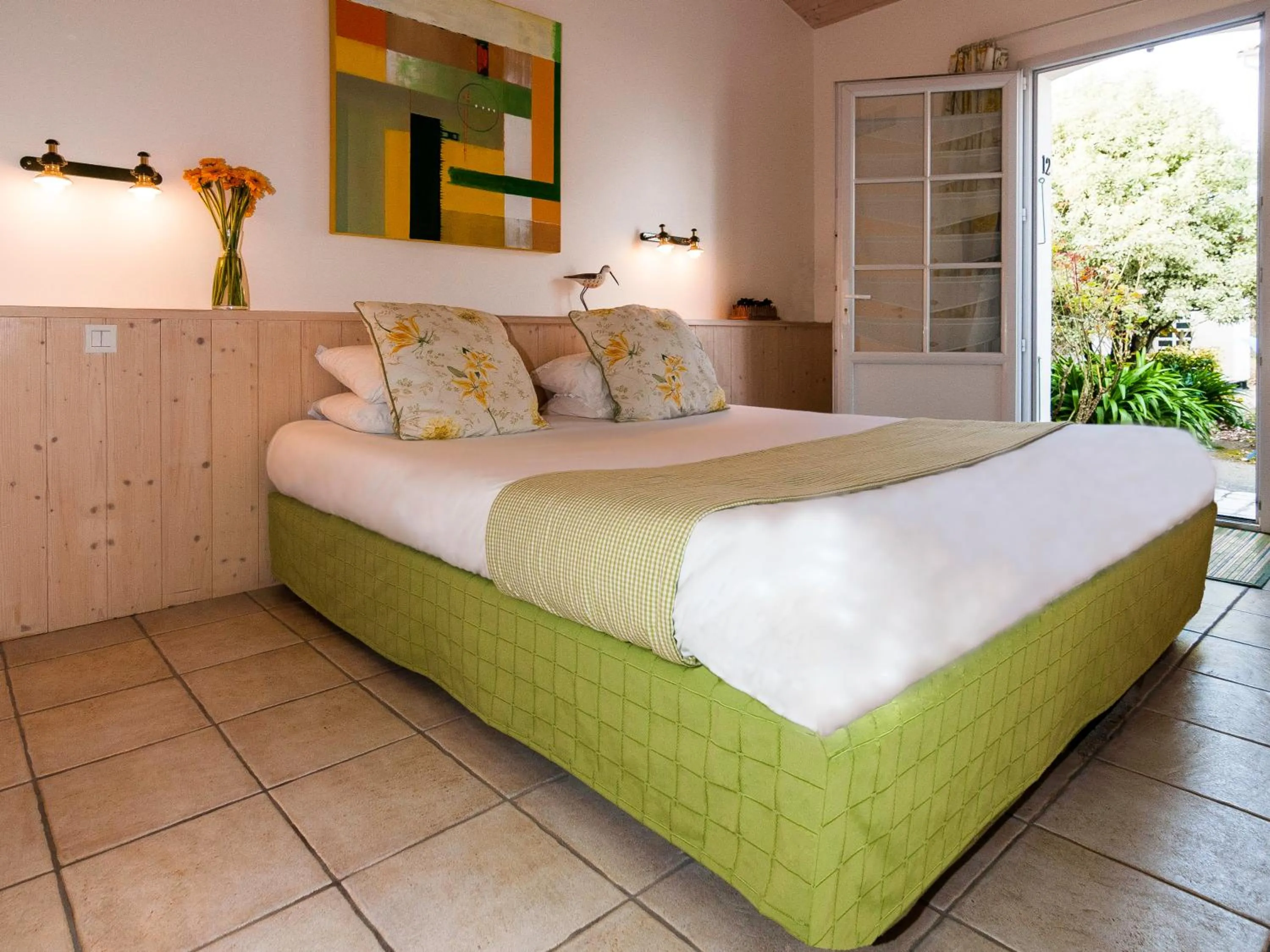 Bedroom in Hôtel La Galiote en Ré