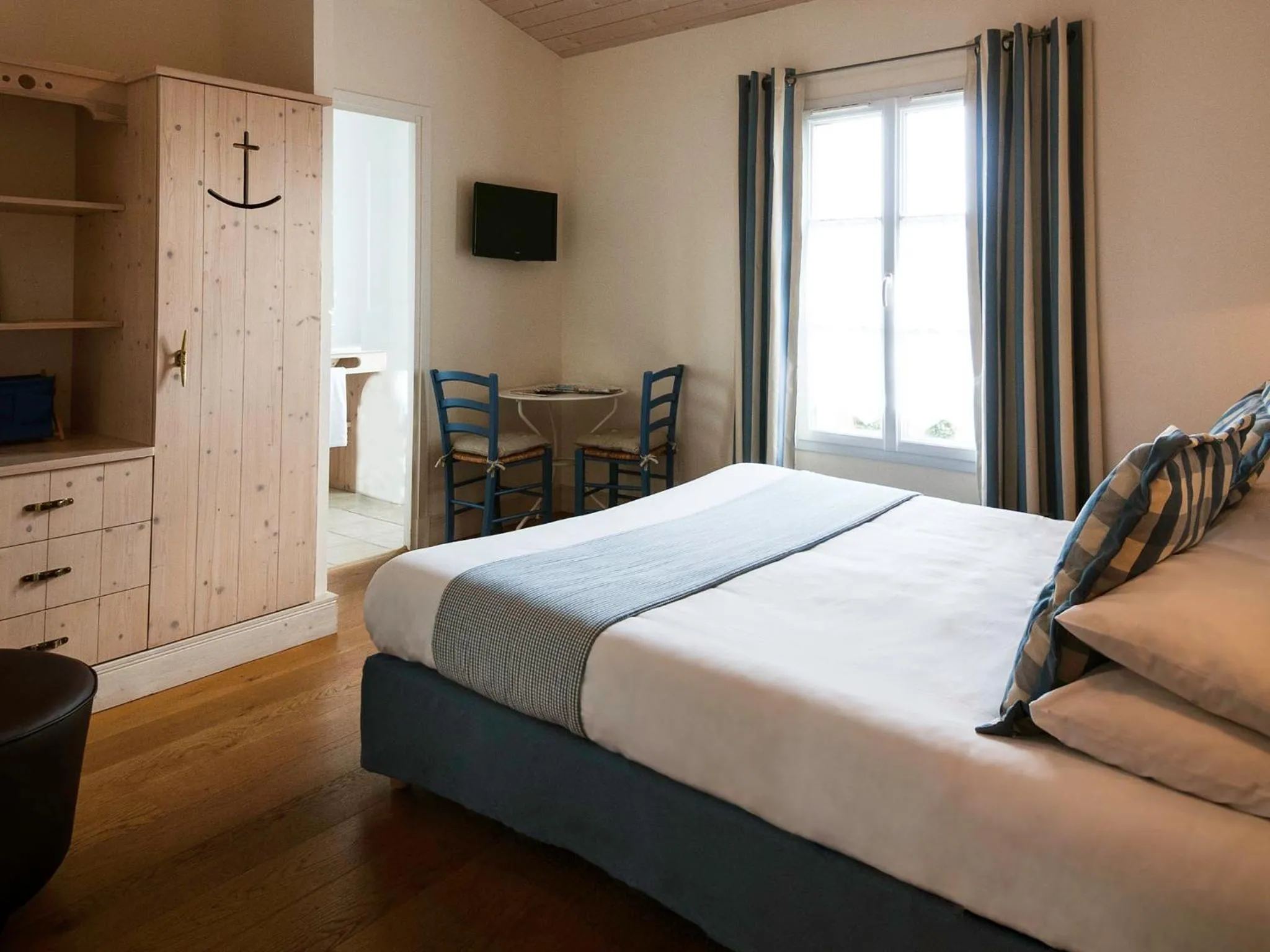 Bedroom in Hôtel La Galiote en Ré