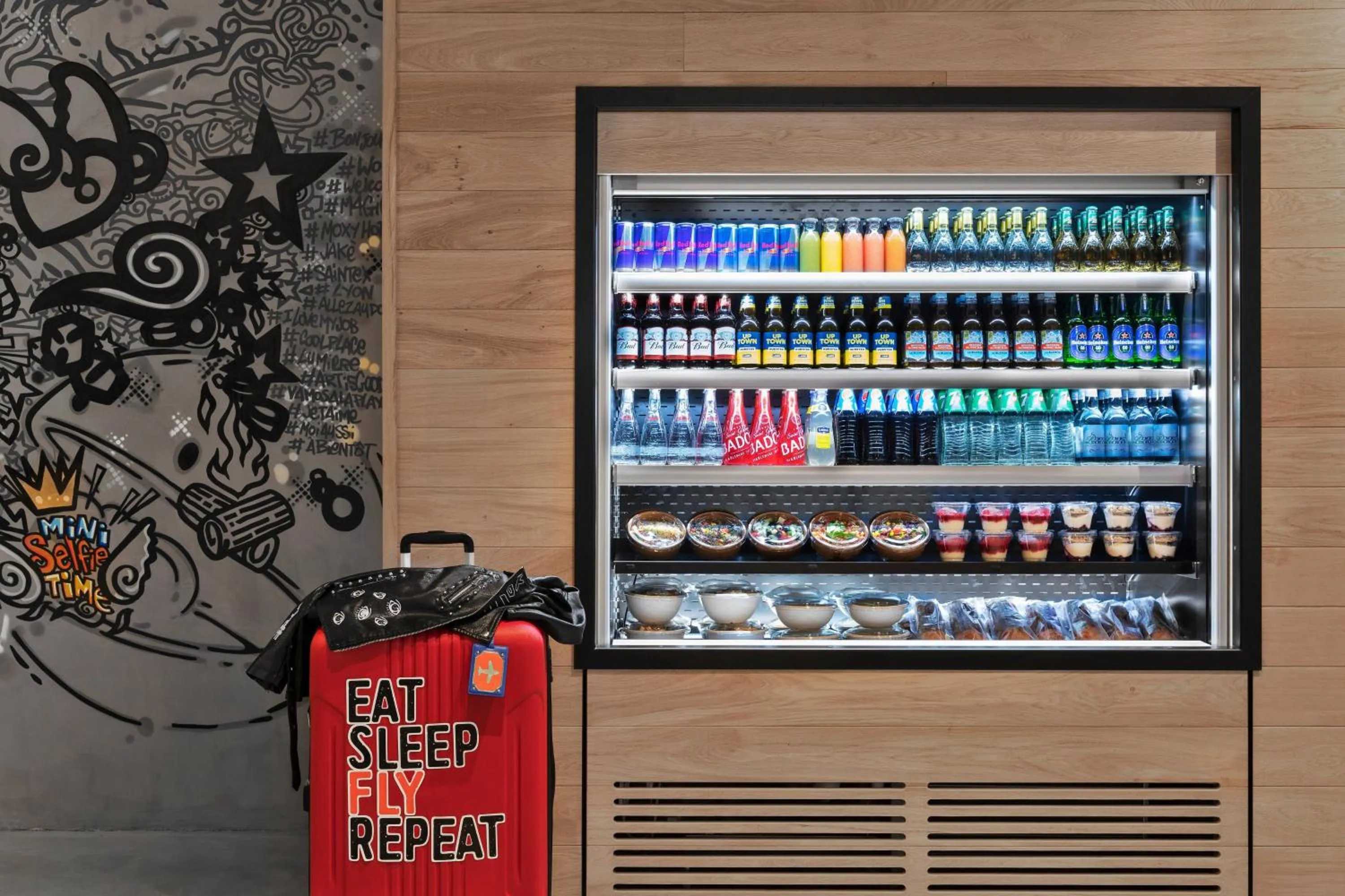 Restaurant/places to eat in Moxy Lyon Airport