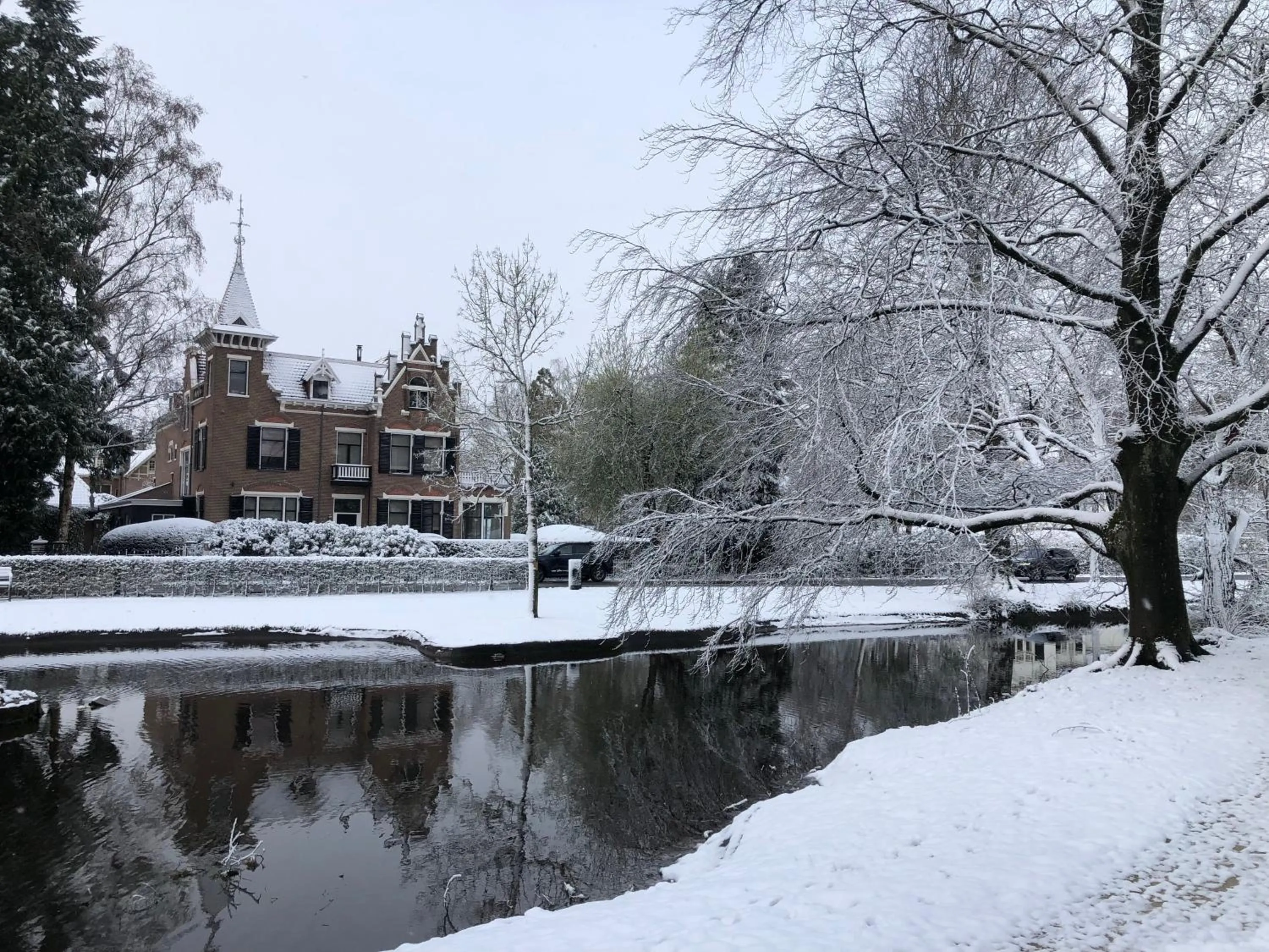 Modern Palace Emma Staete