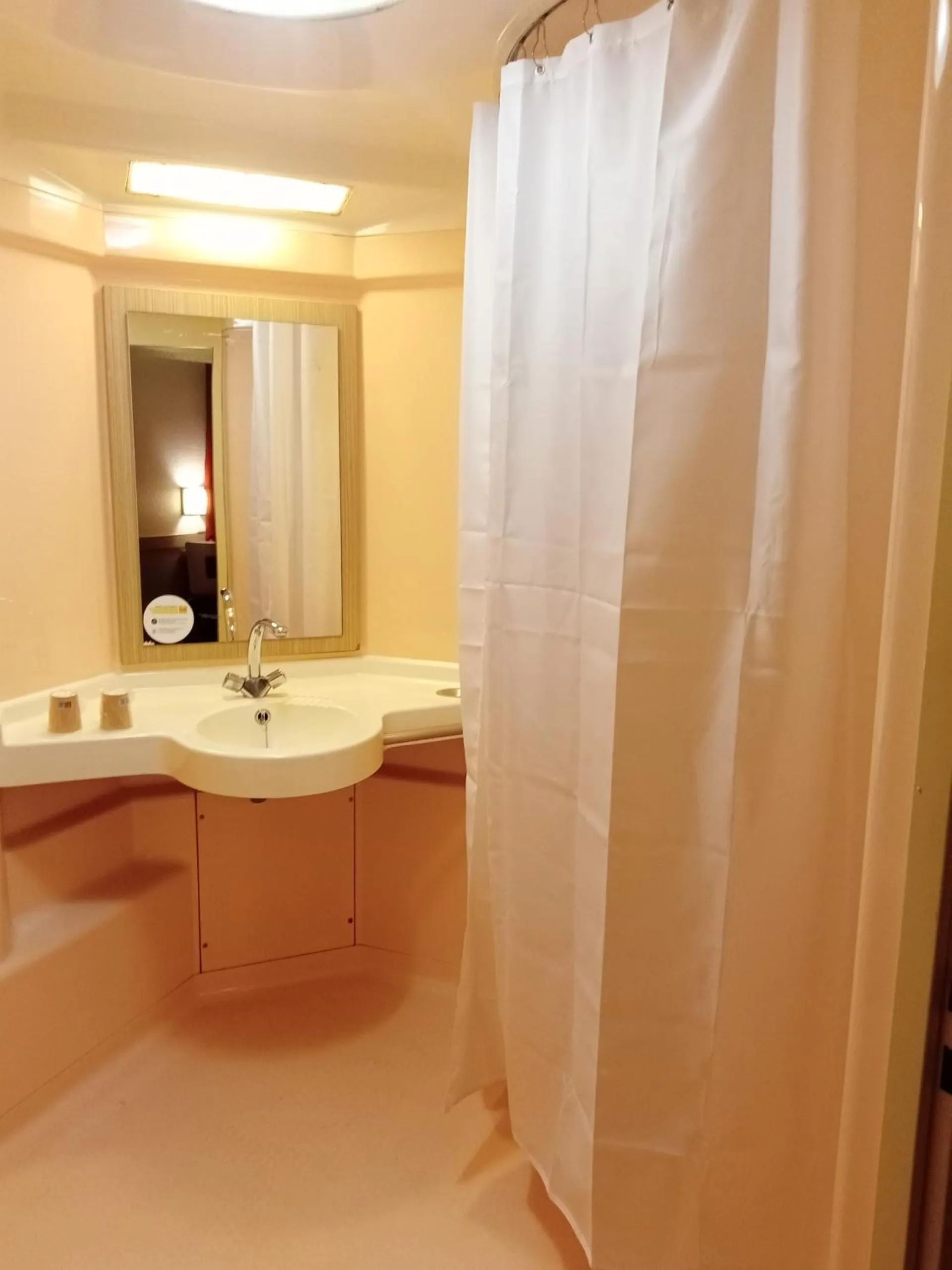 Toilet in Premiere Classe Saint Brice Sous Foret