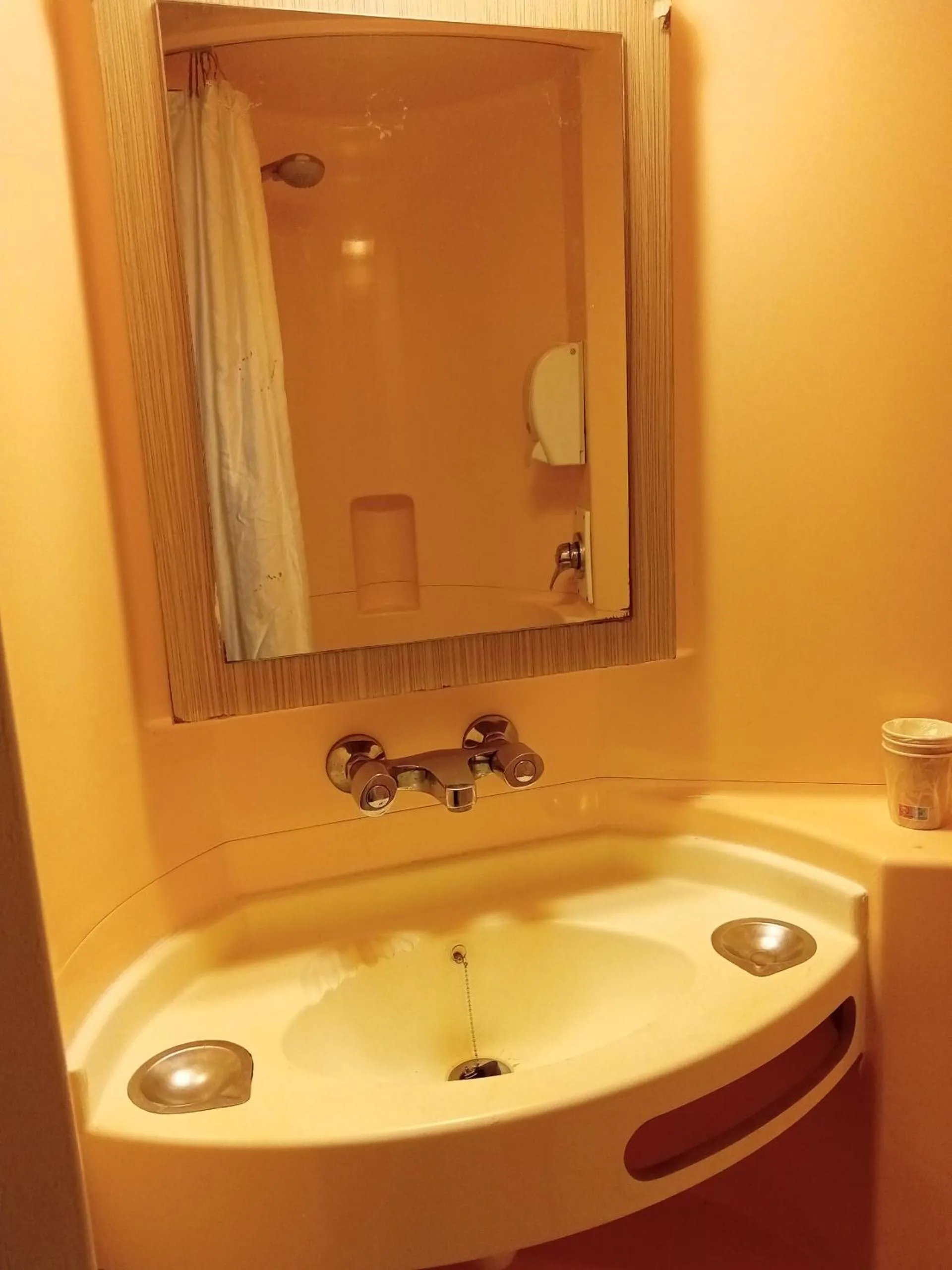 Toilet in Premiere Classe Saint Brice Sous Foret