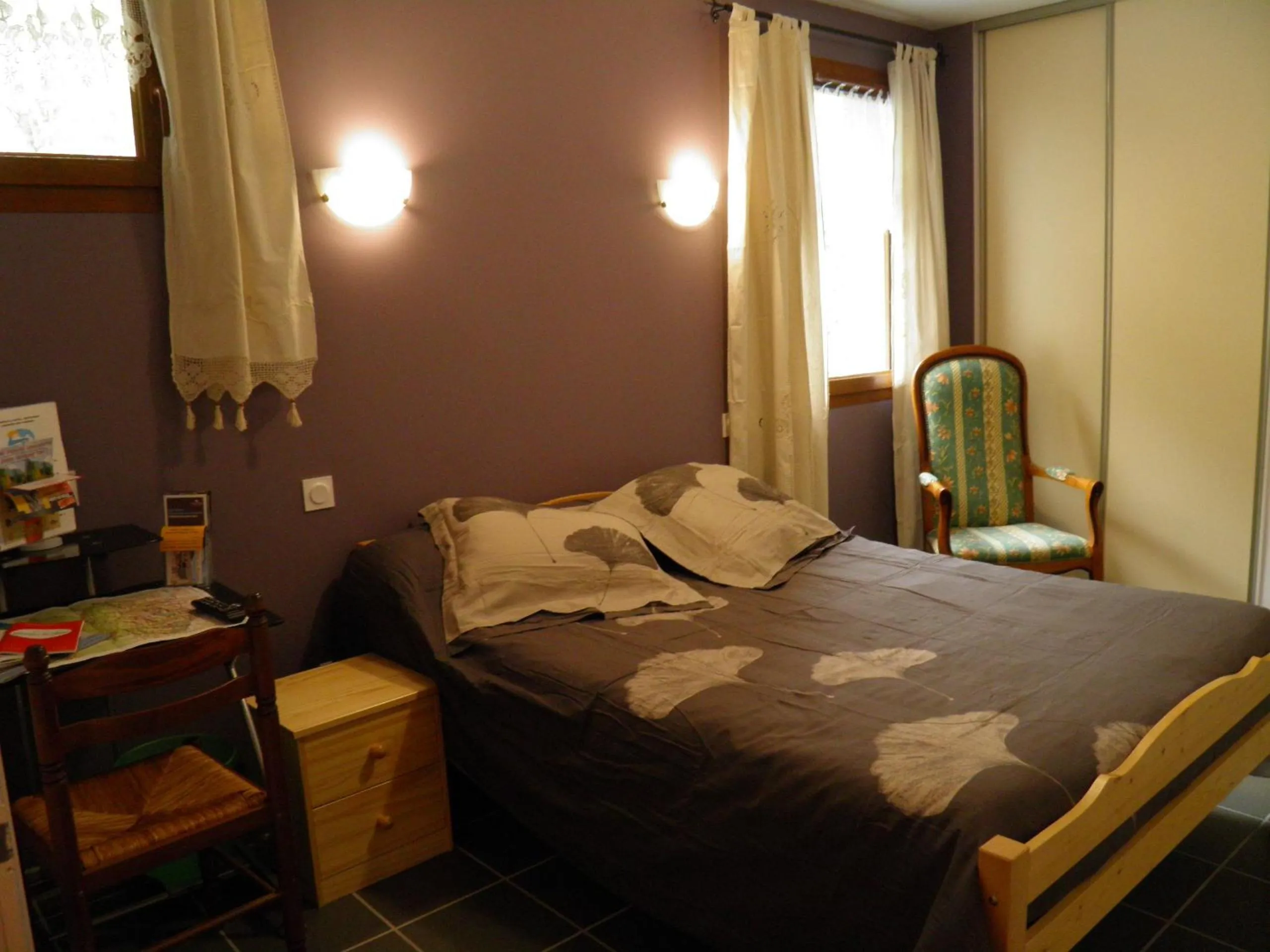 Bedroom, Bed in Auberge des Pyrénées