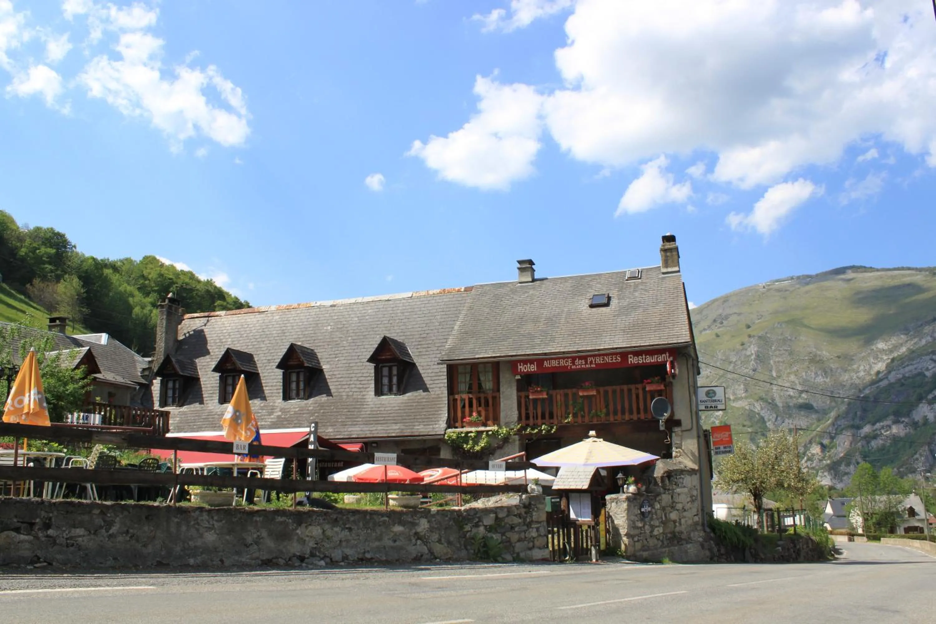 Facade/entrance in Auberge des Pyrénées